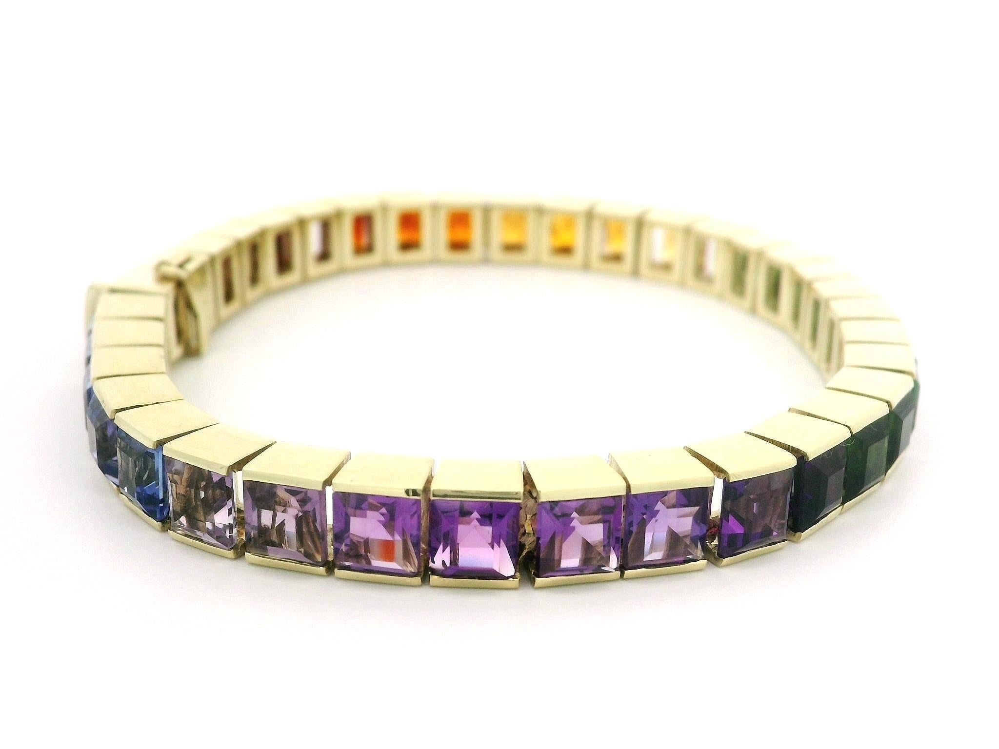 Bracciale in oro 14k con gemme quadrate a gradini, multicolore e vivido. in vendita 3