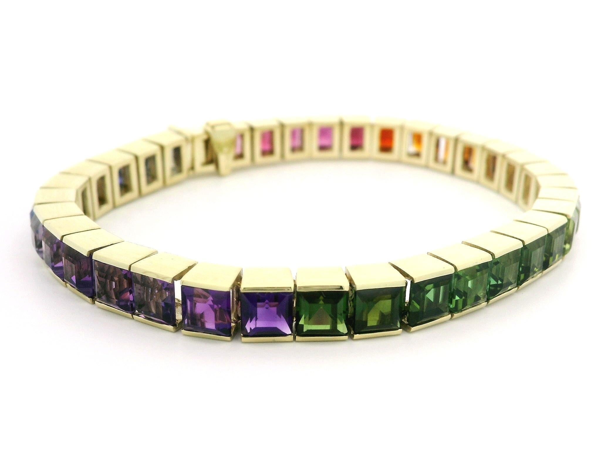 Bracciale in oro 14k con gemme quadrate a gradini, multicolore e vivido. in vendita 4