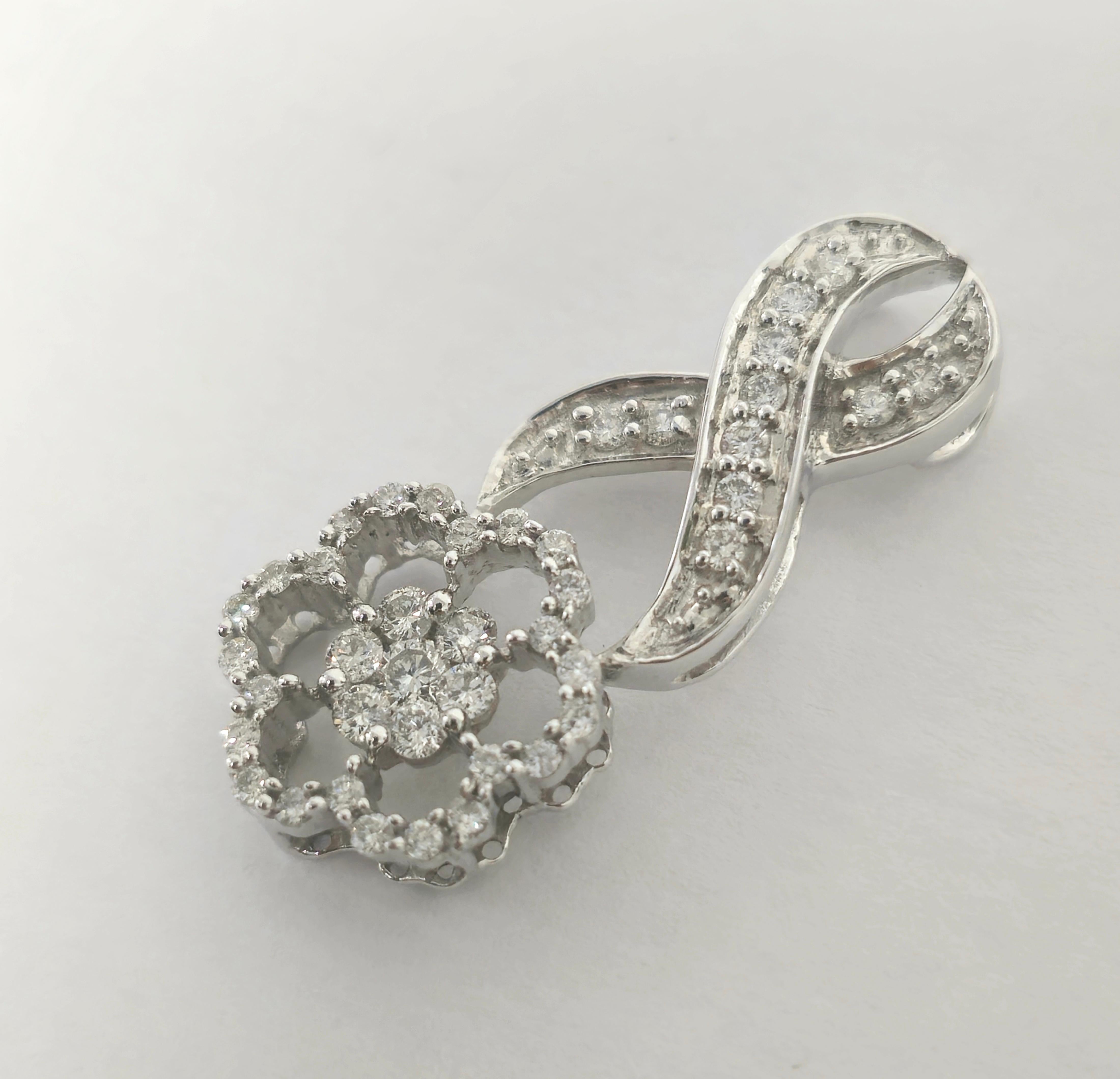 Brilliant Cut 14K Gold, VS clarity 1.25 Carat diamond pendant. For Sale