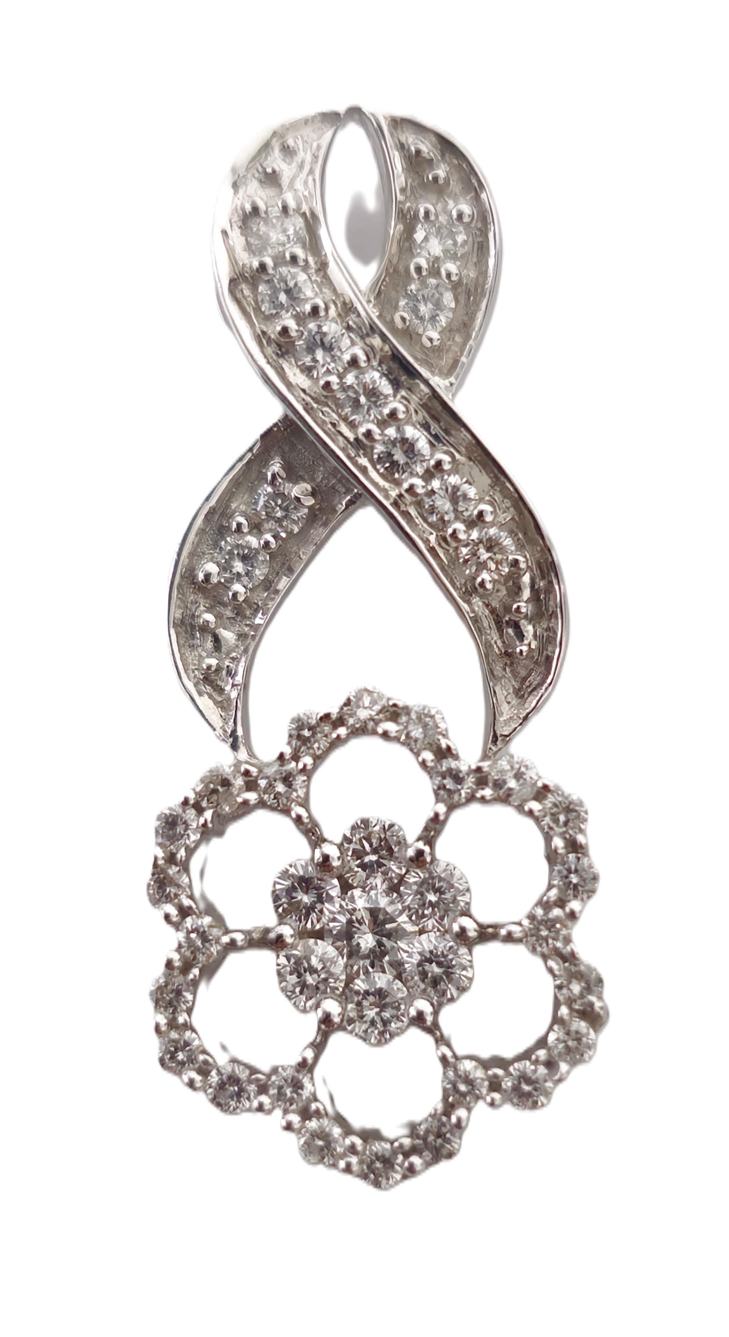 14K Gold, VS clarity 1.25 Carat diamond pendant. In Excellent Condition For Sale In Miami, FL