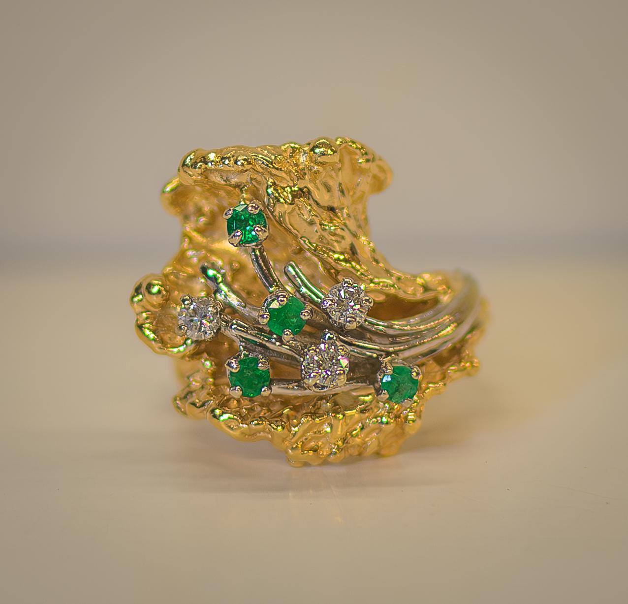 This 14k Gold Wave Design Ring is a stunning blend of elegance and craftsmanship. Featuring a vibrant 0.25ct full-cut emerald, set securely in a 4-prong illusion head, the ring highlights the gemstone's brilliance while enhancing its size and