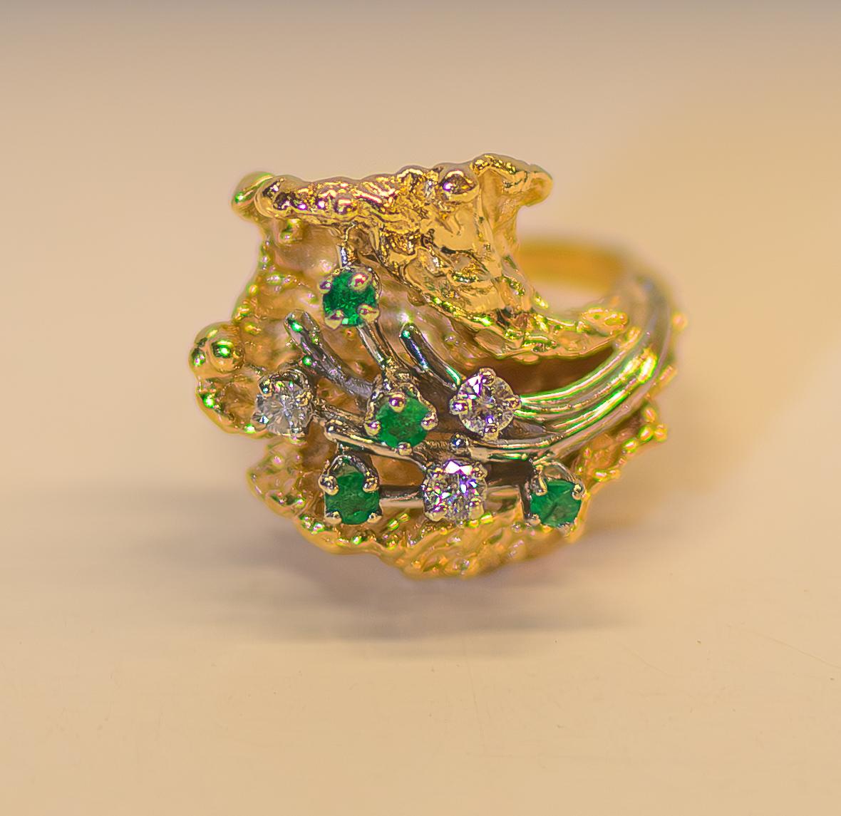 Art Deco 14k Gold Wave Design Ring with Emerald and Diamond Accents For Sale