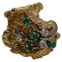 Anello Wave Design in oro 14k con smeraldo e accenti di diamanti