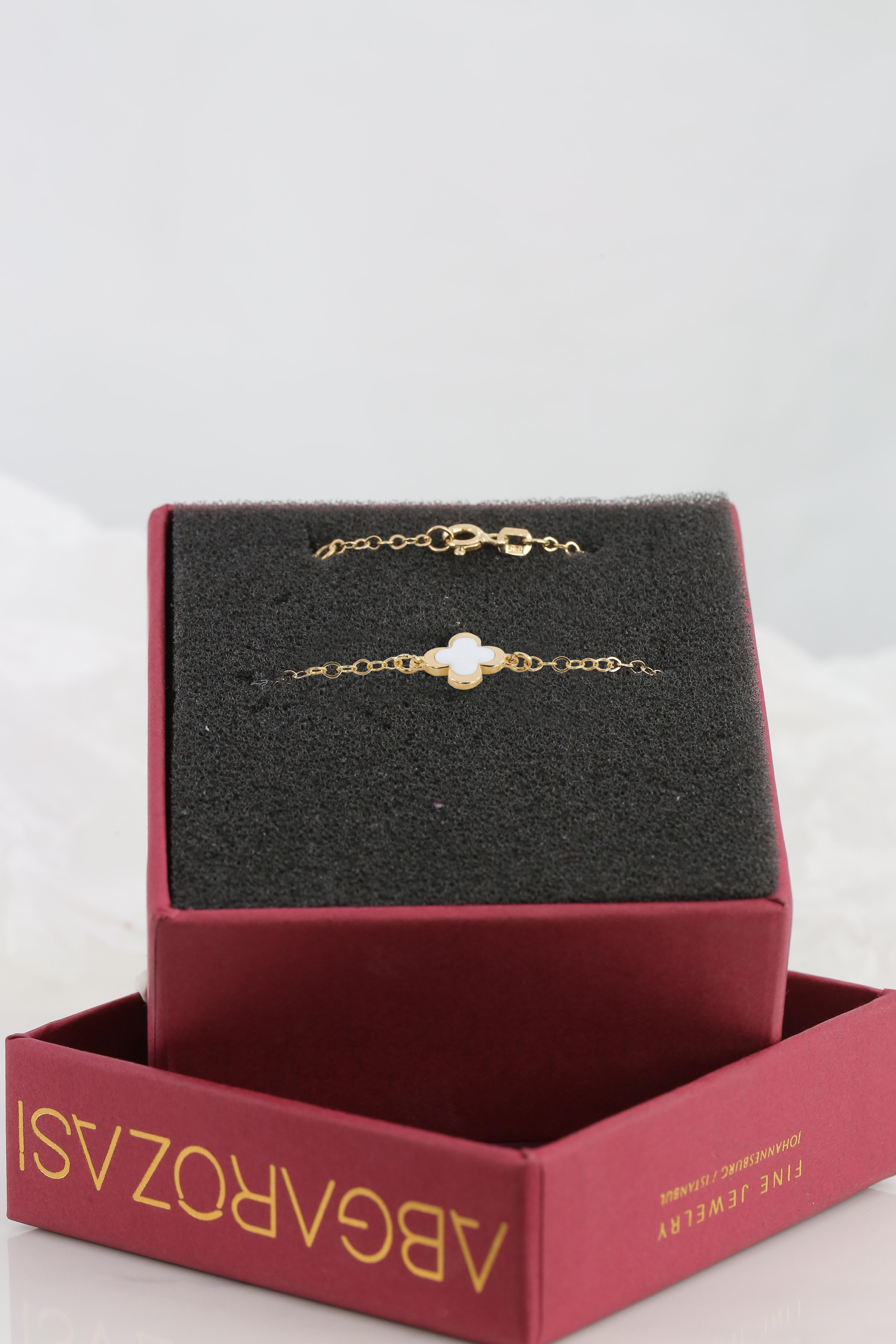 Contemporary 14K Gold White Enameled Clover Shaped Charm Dainty Bracelet