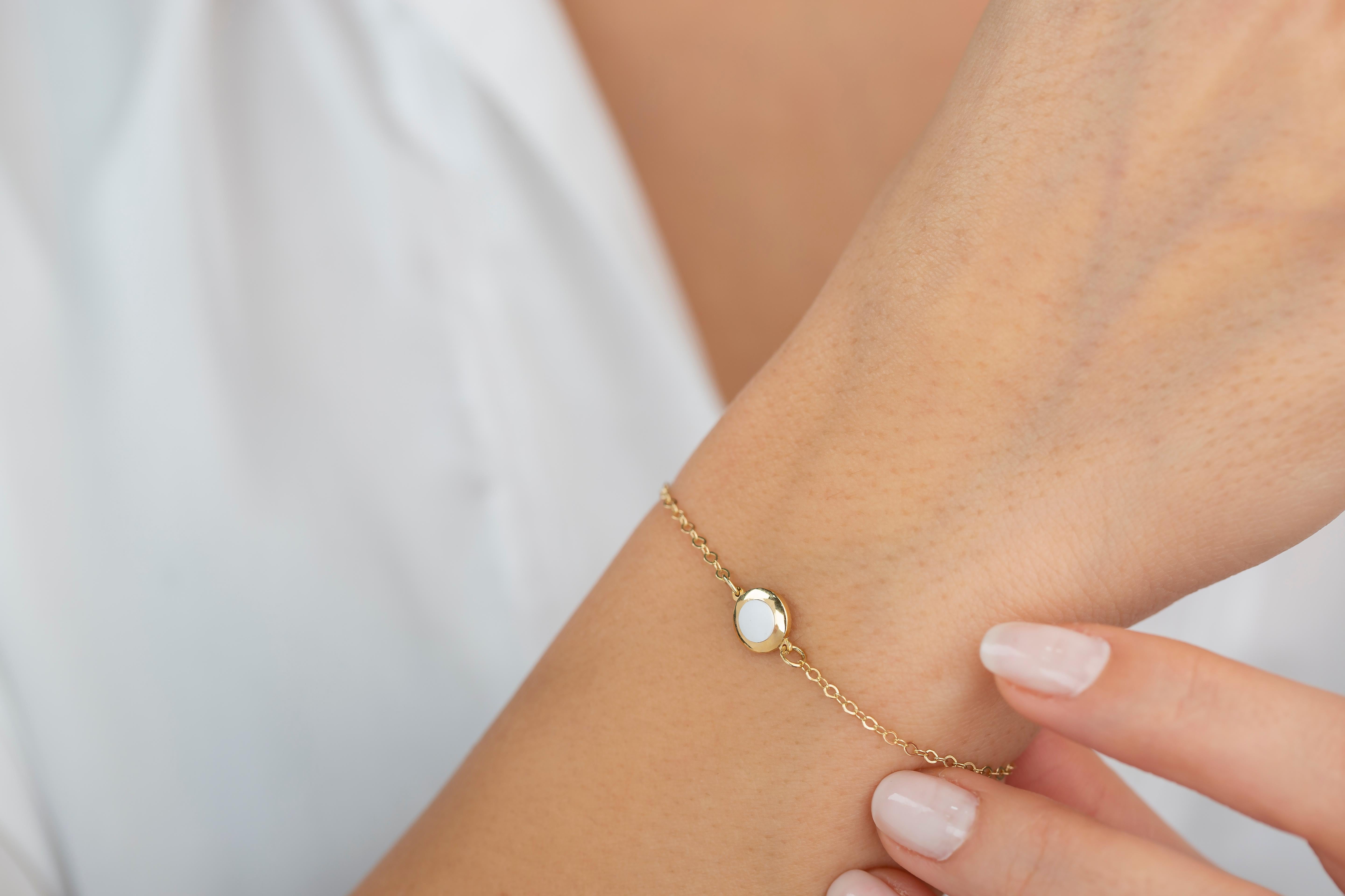 14K Gold White Enameled Round Shaped Charm Dainty Bracelet
Made of 14 ct. solid gold.
With hallmark.

Total Weight: 1,2 gr.
Size: 18.0 cm

This piece was made with quality materials and excellent handwork. I guarantee the quality assurance of my
