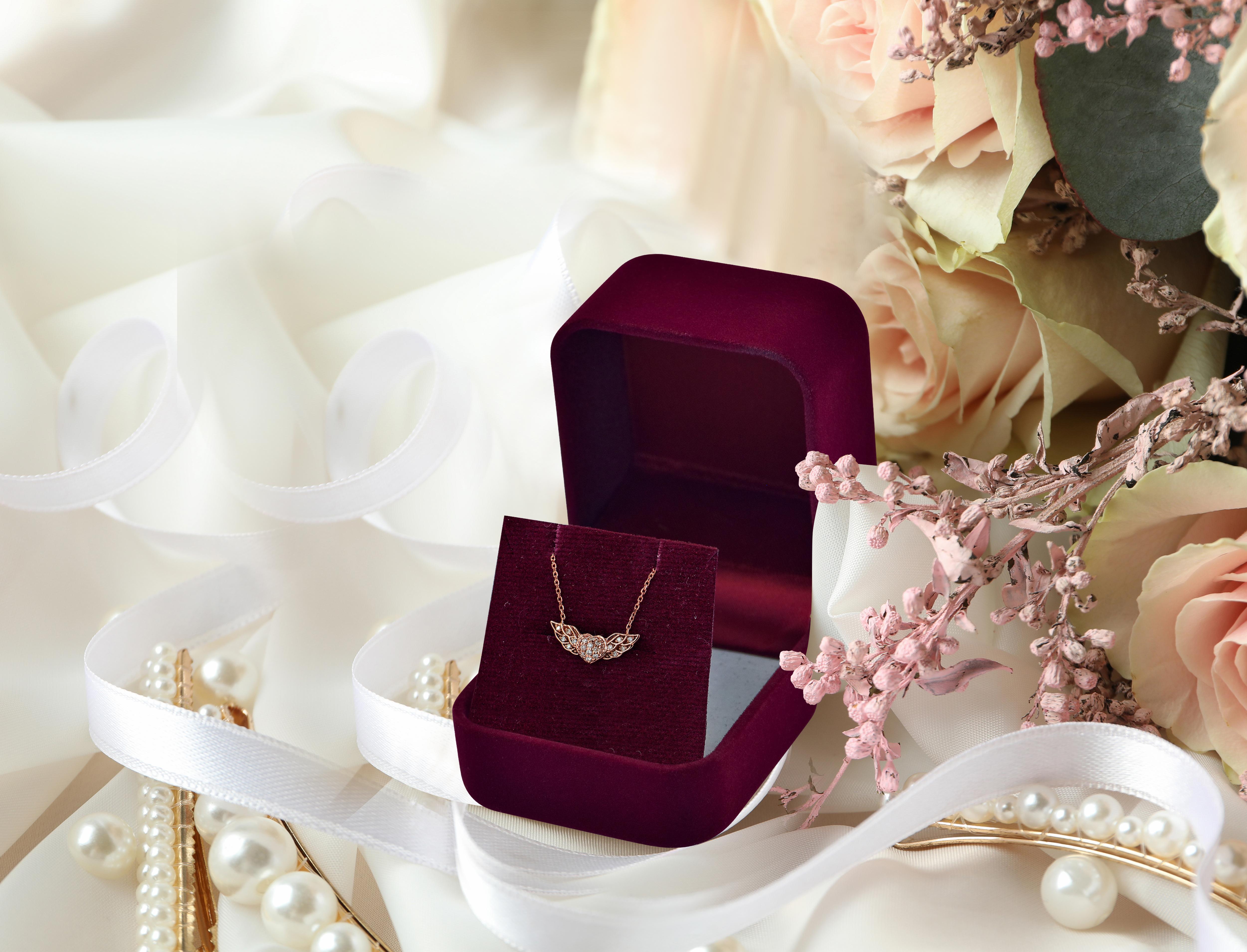 14k Gold geflügelte Herz-Diamant-Halskette fliegendes Herz Valentine Jewelry im Angebot 5