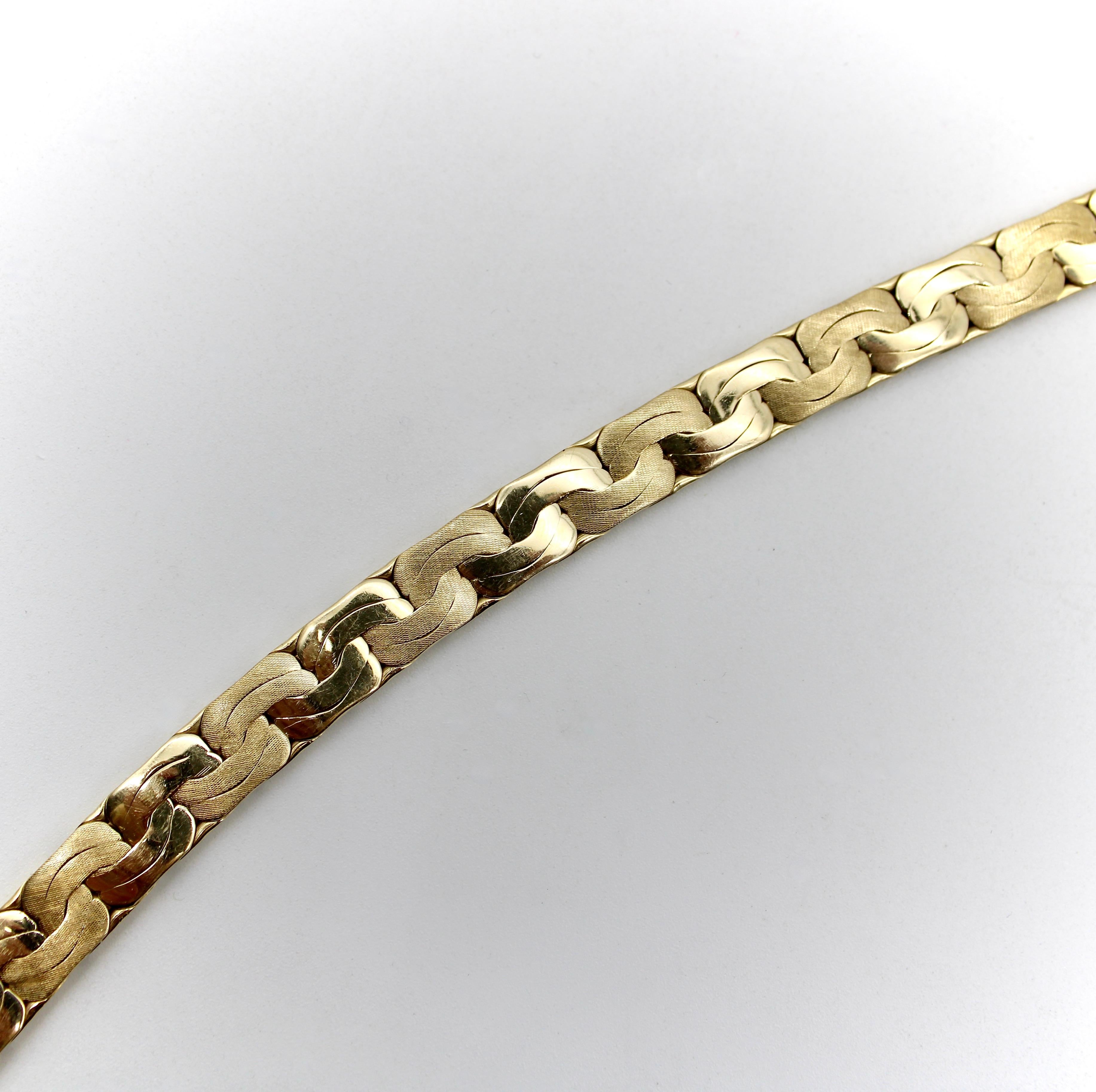 14k Gold gewebtes, abgeflachtes Vintage-Gliederarmband für Damen oder Herren im Angebot