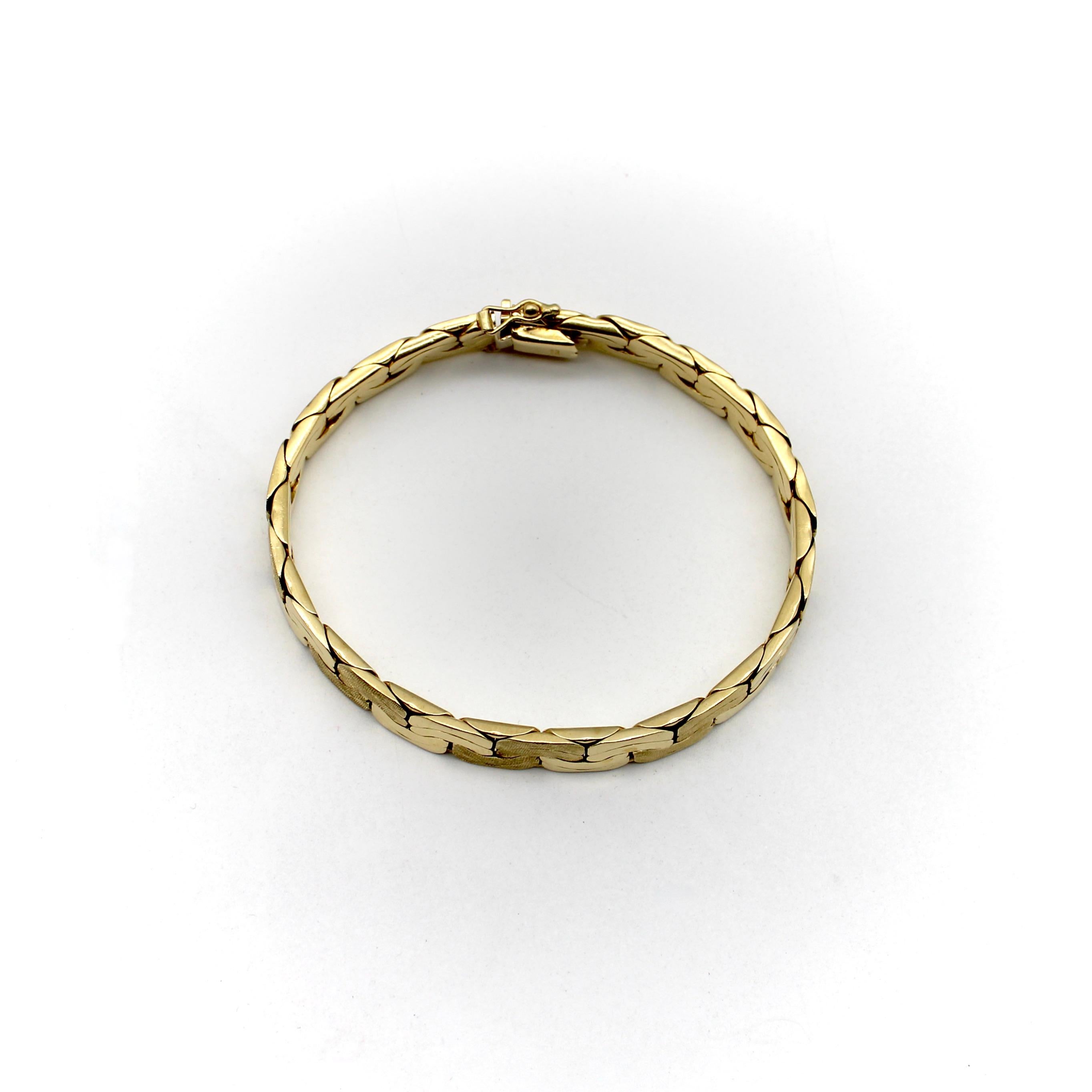 Modern 14k Gold Woven Flattened Link Vintage Bracelet For Sale