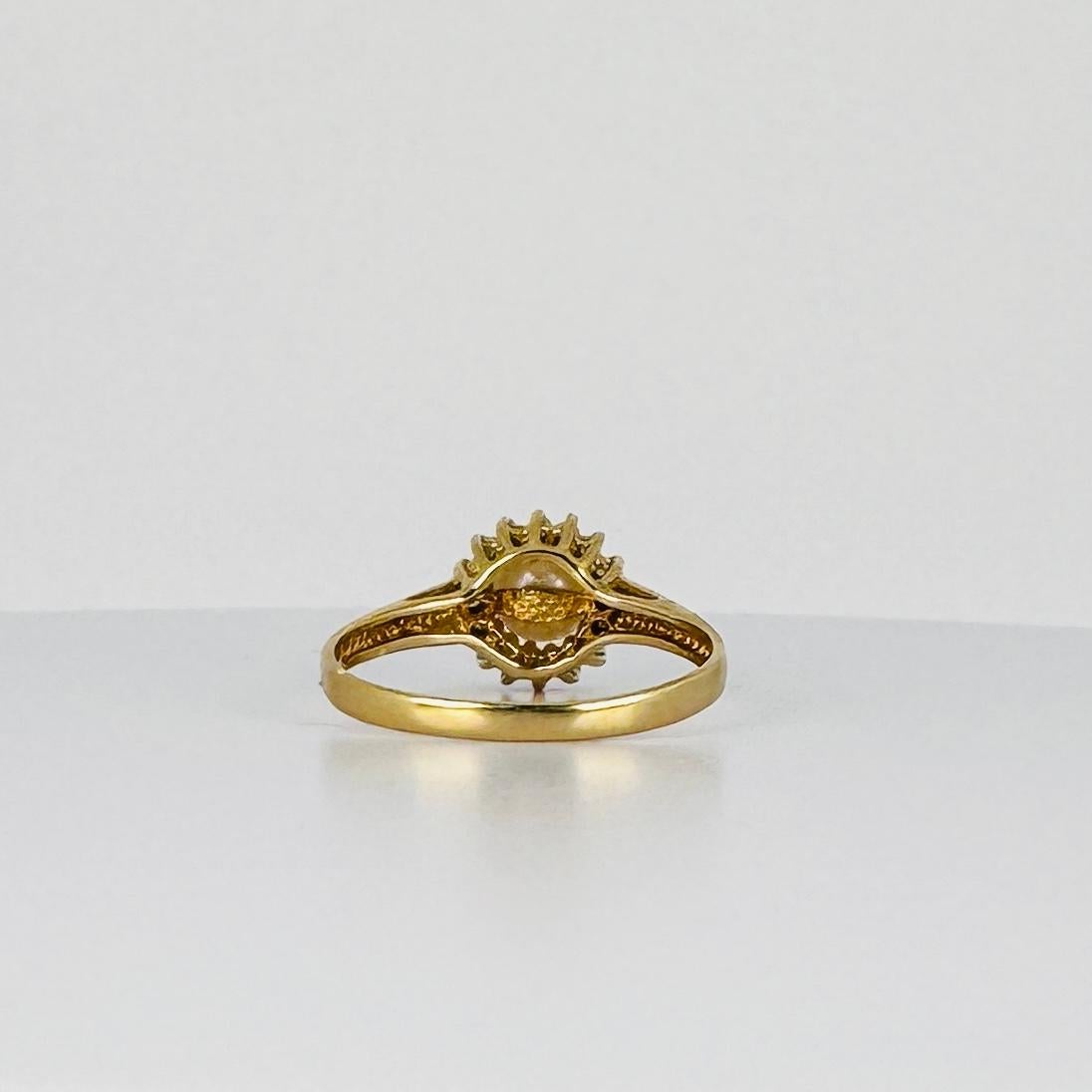 Women's 14k Golden Ring with Round Pearl and 18 diamonds of 0.18 carat For Sale