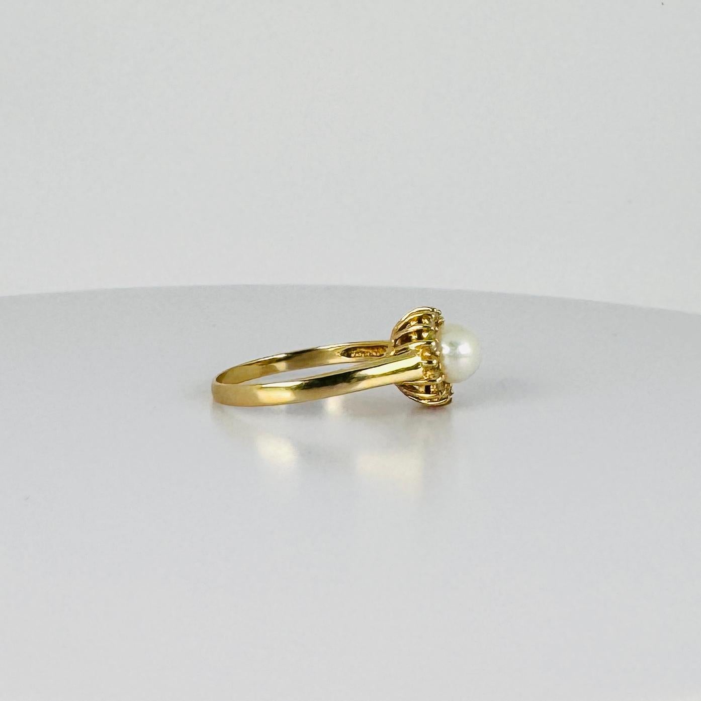 14k Golden Ring with Round Pearl and 18 diamonds of 0.18 carat For Sale 1