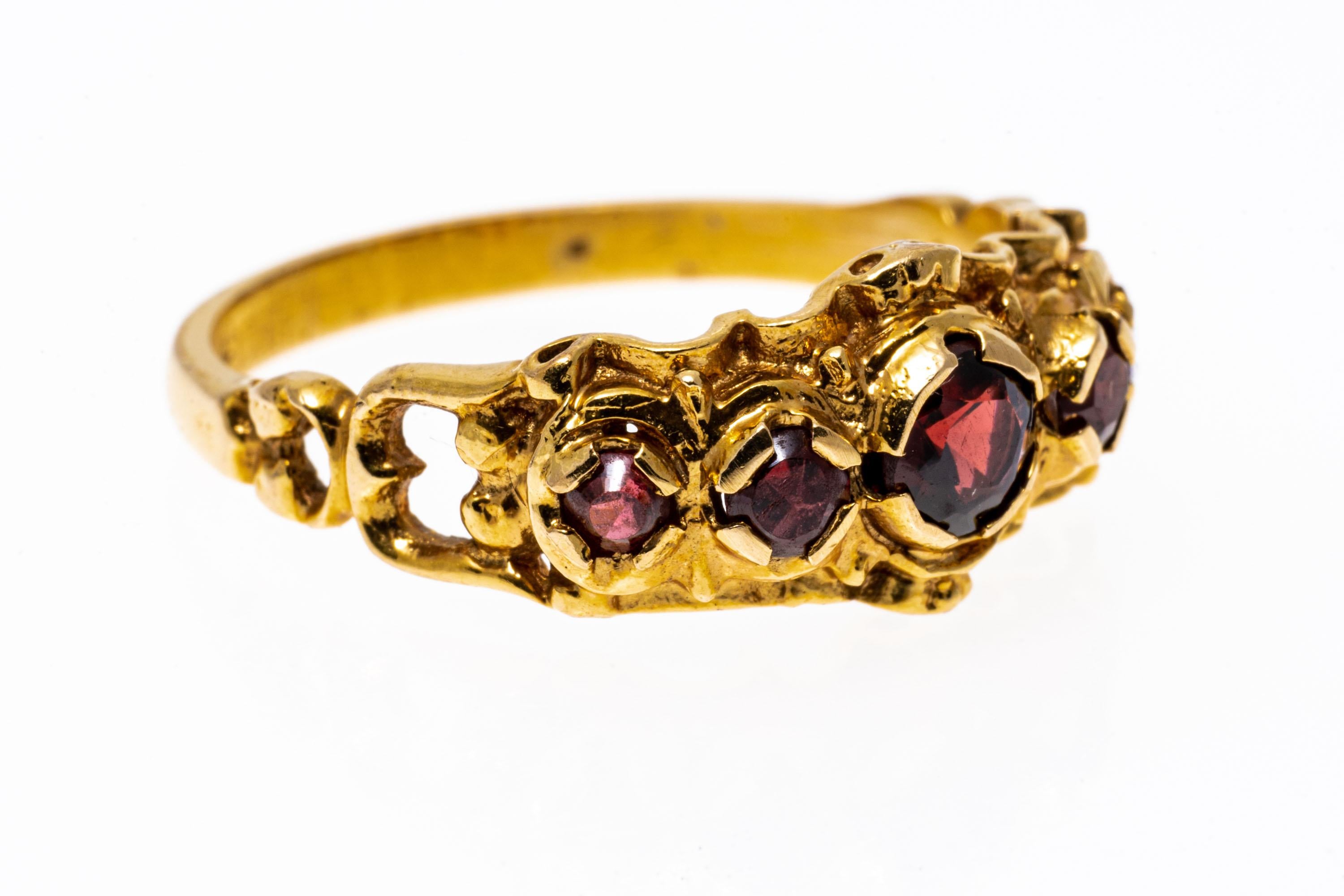 14k Graduated Ornamented Garnet Band Ring For Sale 2