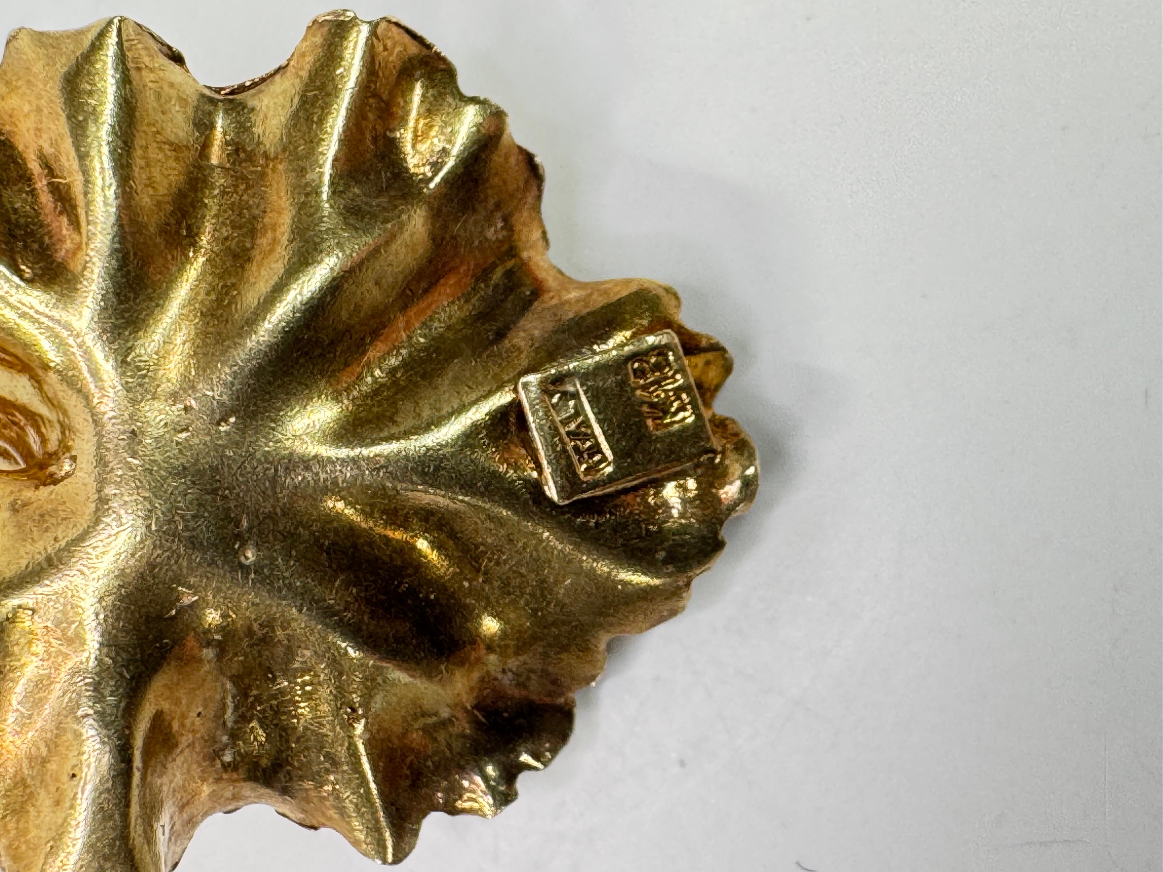 Taglio rotondo Ciondolo con rana in smalto verde 14k in vendita