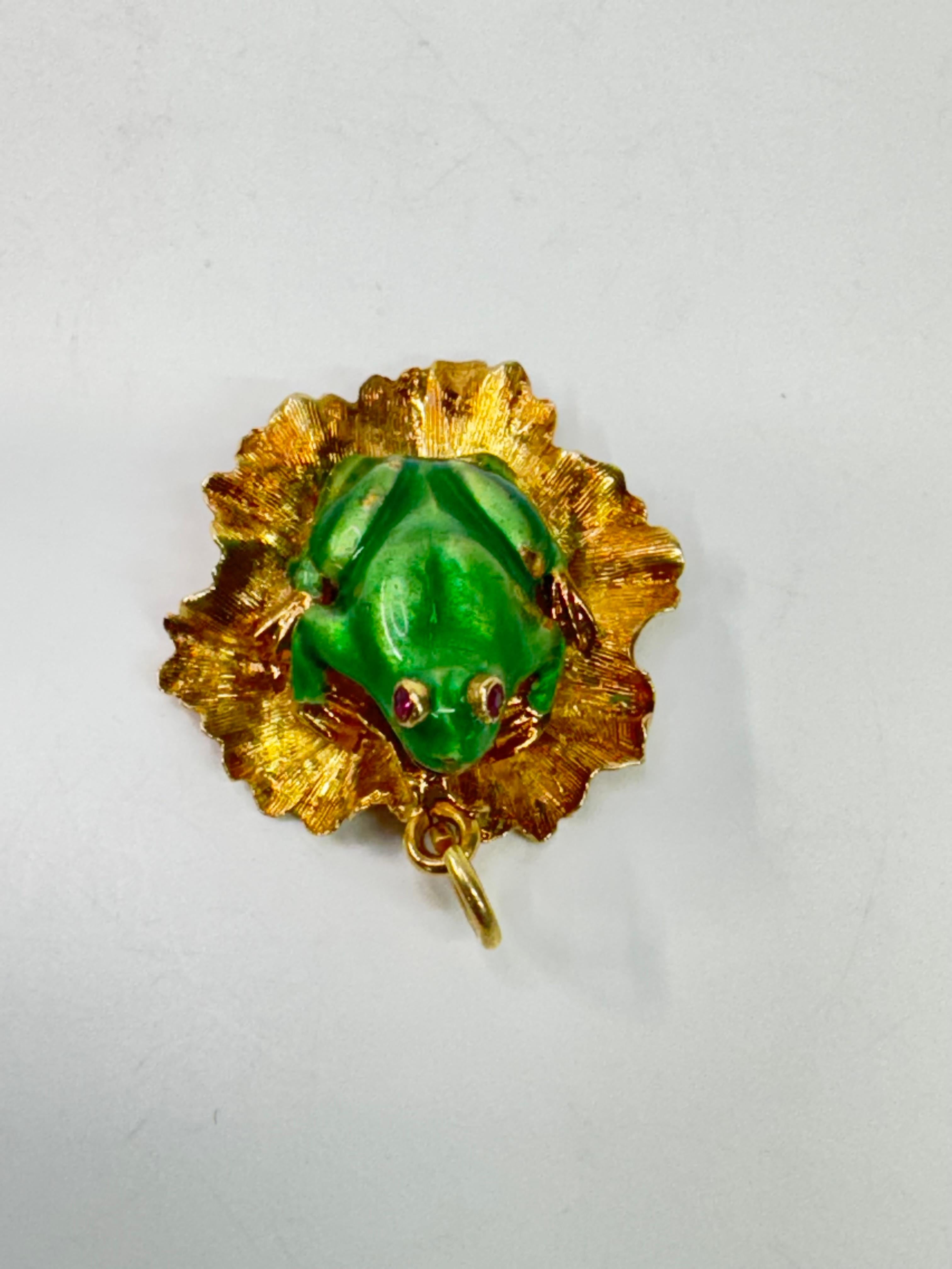 Ciondolo con rana in smalto verde 14k in vendita 1