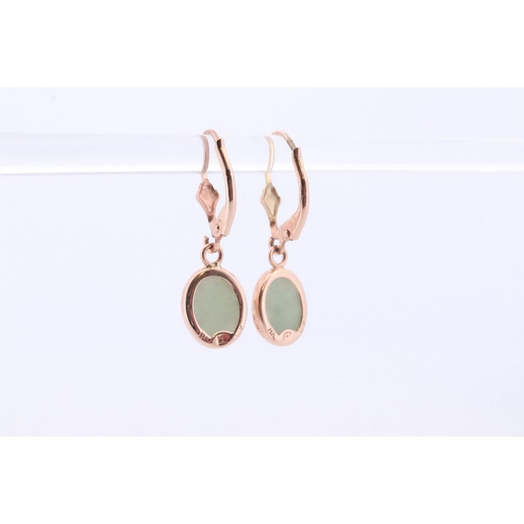 Boucles d'oreilles pendantes en jade vert 14k. Boucles d'oreilles ovales en Jade avec chaton Bon état - En vente à Port Charlotte, FL