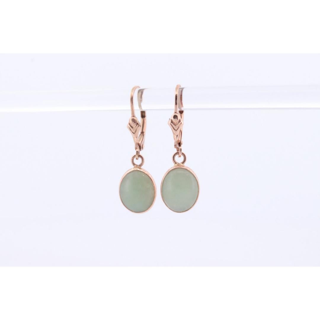 Boucles d'oreilles pendantes en jade vert 14k. Boucles d'oreilles ovales en Jade avec chaton Pour femmes en vente