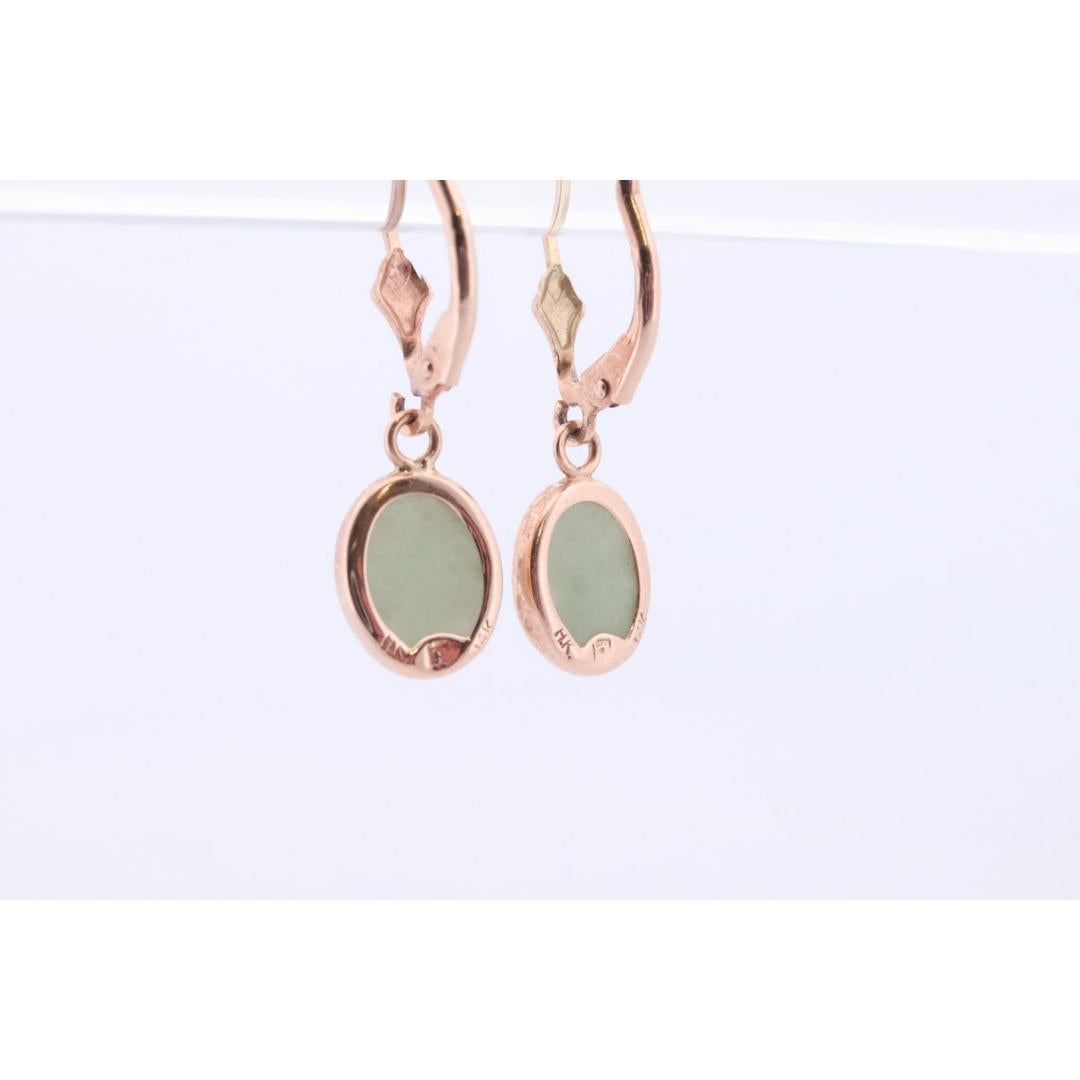 Boucles d'oreilles pendantes en jade vert 14k. Boucles d'oreilles ovales en Jade avec chaton en vente 1