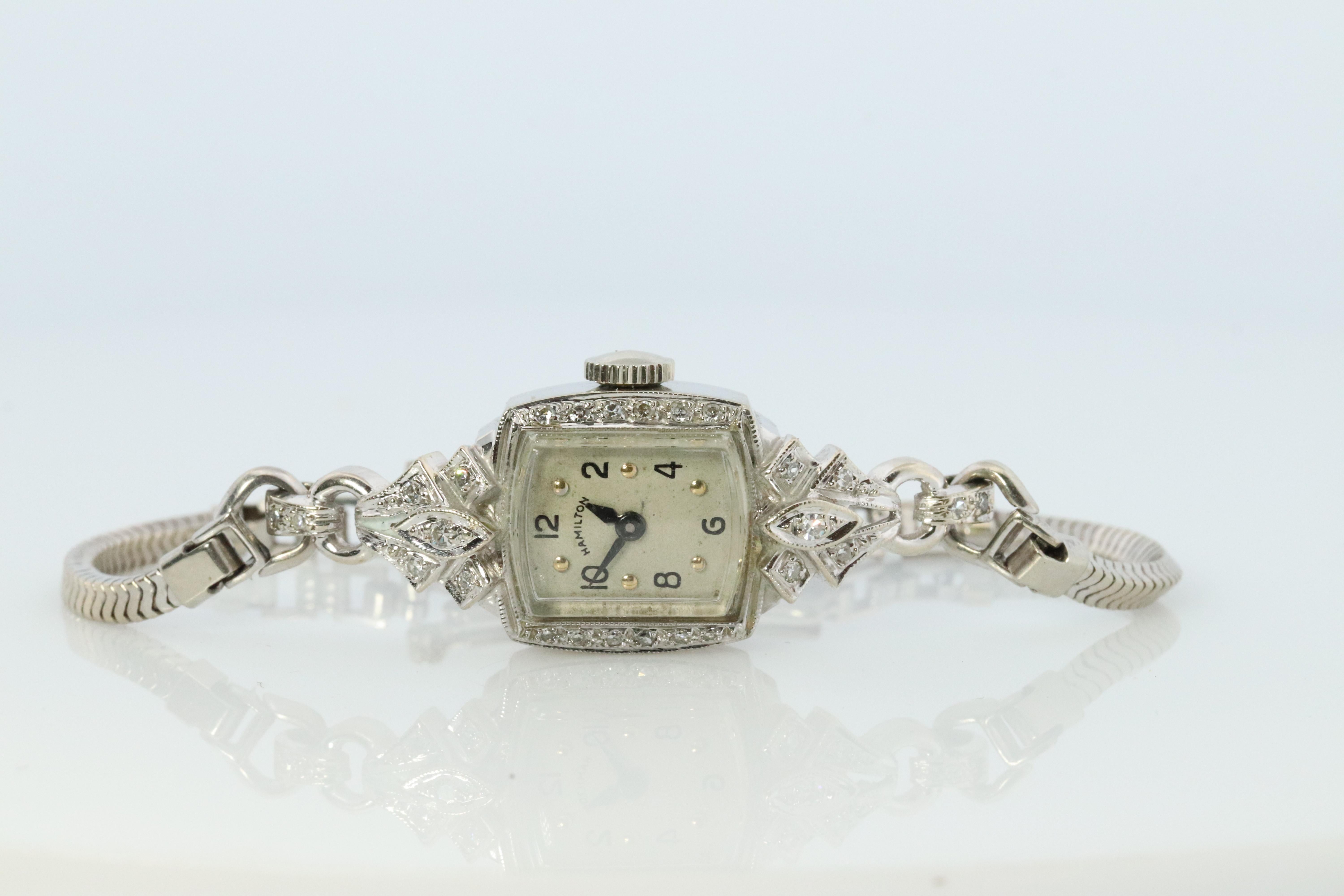 Taille ronde Montre Hamilton en diamant 14 carats. Vintage Ladies Hamilton Classic String Wristwatch en vente