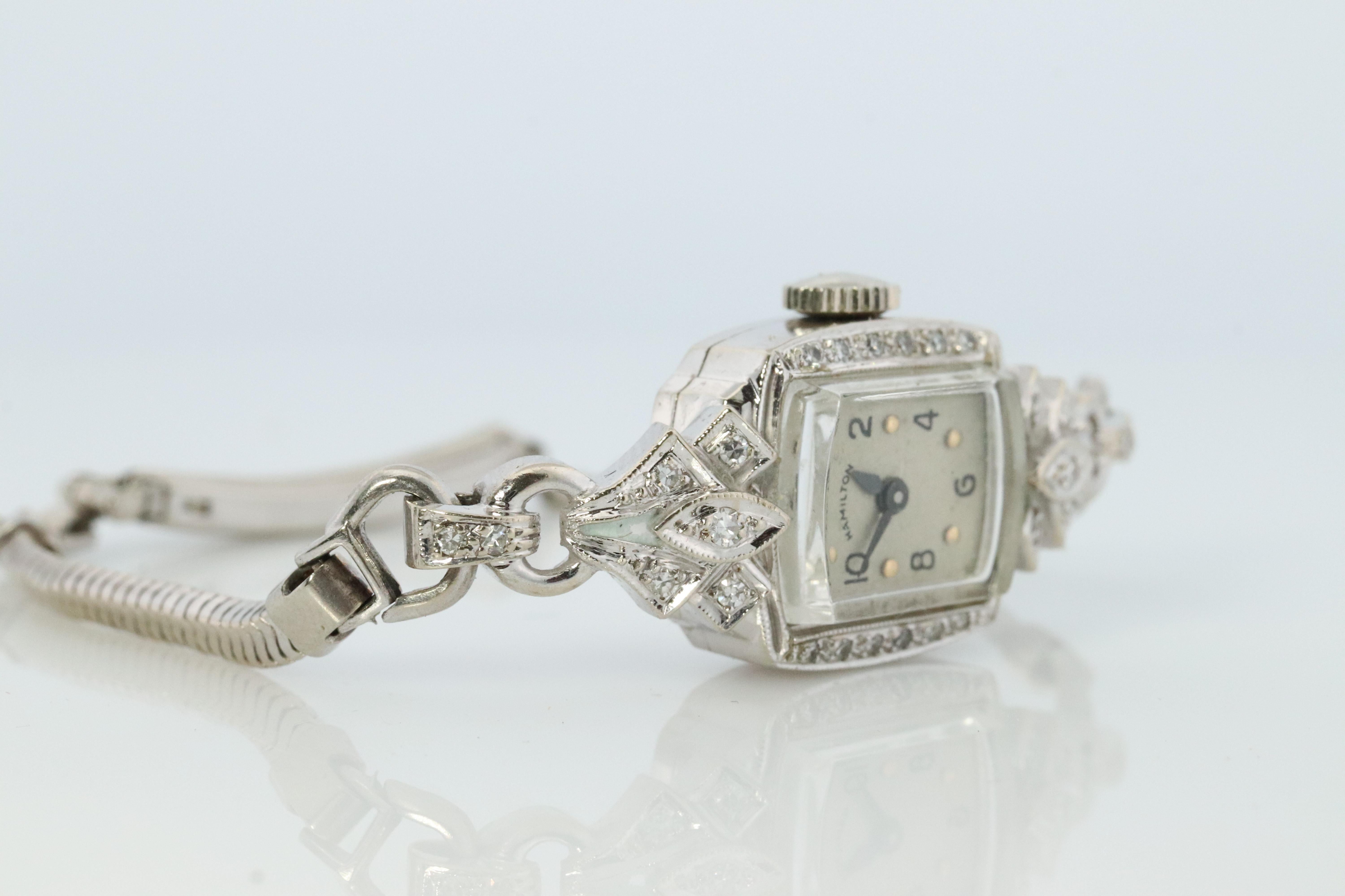 Montre Hamilton en diamant 14 carats. Vintage Ladies Hamilton Classic String Wristwatch Bon état - En vente à Port Charlotte, FL