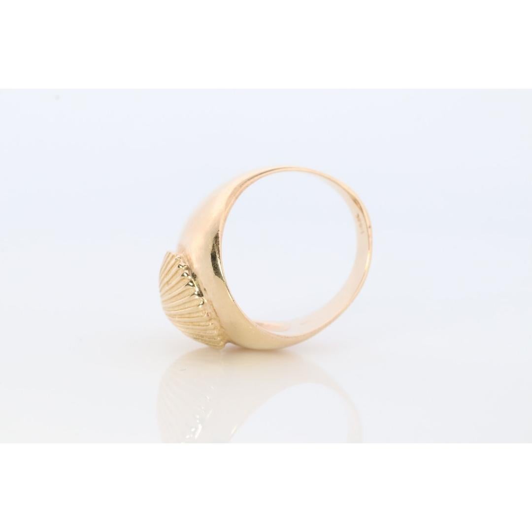  Bague en or jaune 14 carats avec gravure en forme de SHELL lourd. Bague signée SEASHELL Clam en or jaune 14 carats Unisexe 