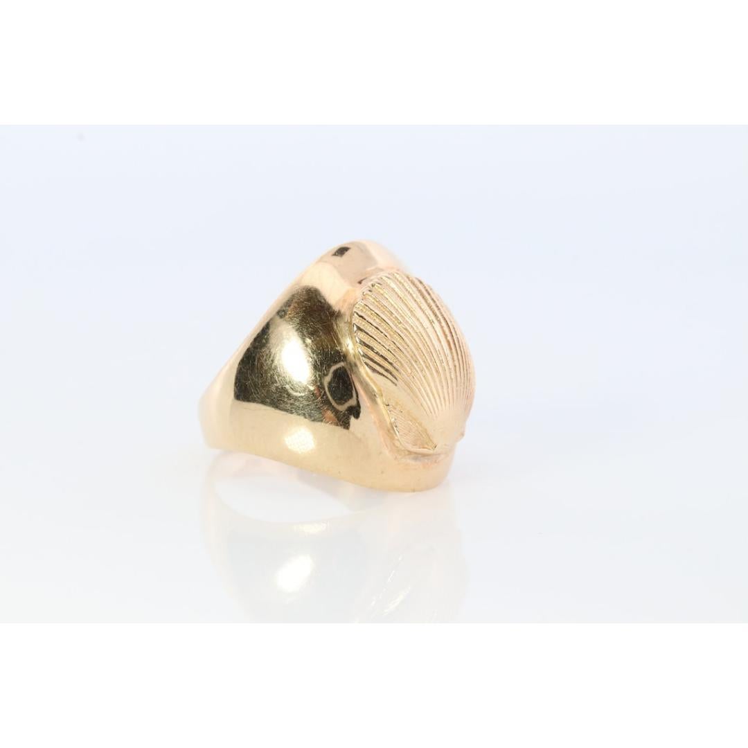 Bague en or jaune 14 carats avec gravure en forme de SHELL lourd. Bague signée SEASHELL Clam en or jaune 14 carats 1