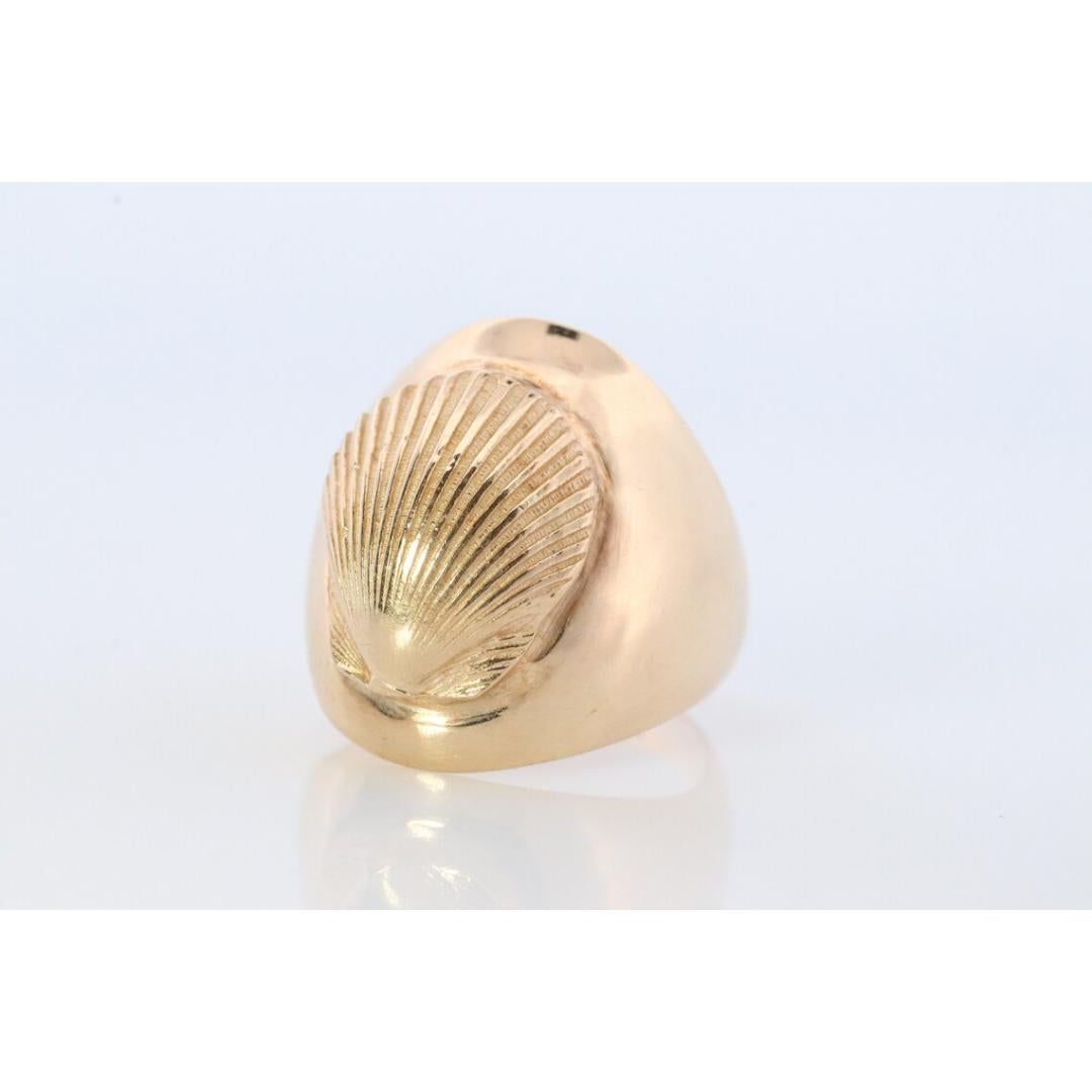 Bague en or jaune 14 carats avec gravure en forme de SHELL lourd. Bague signée SEASHELL Clam en or jaune 14 carats 3