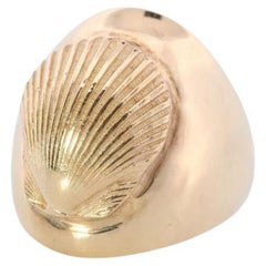 14k Heavy SHELL Embossed ring. 14k Yellow Gold Bulky SEASHELL Clam Signet ring