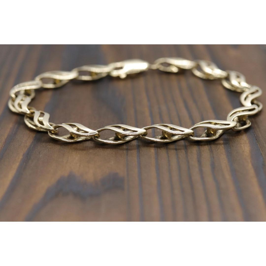 Vintage from the 1980s
Materials: Gold

Bracelet width: 7 Millimeters; Bracelet length: 8 Inches

Beautiful High Polish wide Bracelet. Speciality Link 14k Yellow Gold tests appropriately. Lobster claw clasp

Condition: Shows limited signs of