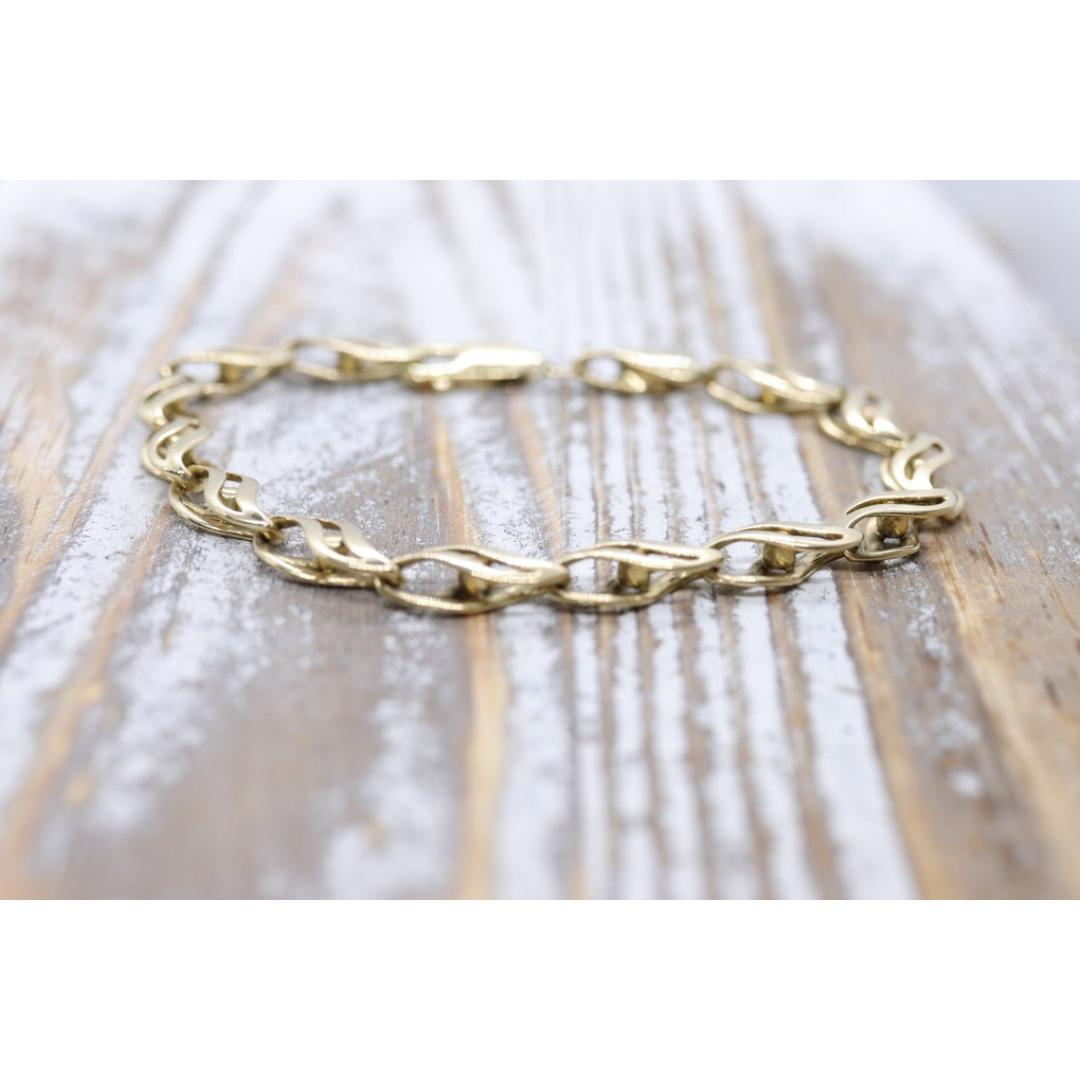 14k Heavy Specialty Link Bracelet. 14k Yellow Gold Bracelet. 16g with 8in length In Good Condition For Sale In Port Charlotte, FL