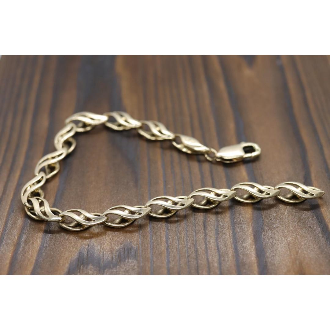 14k Heavy Specialty Link Bracelet. 14k Yellow Gold Bracelet. 16g with 8in length For Sale 1