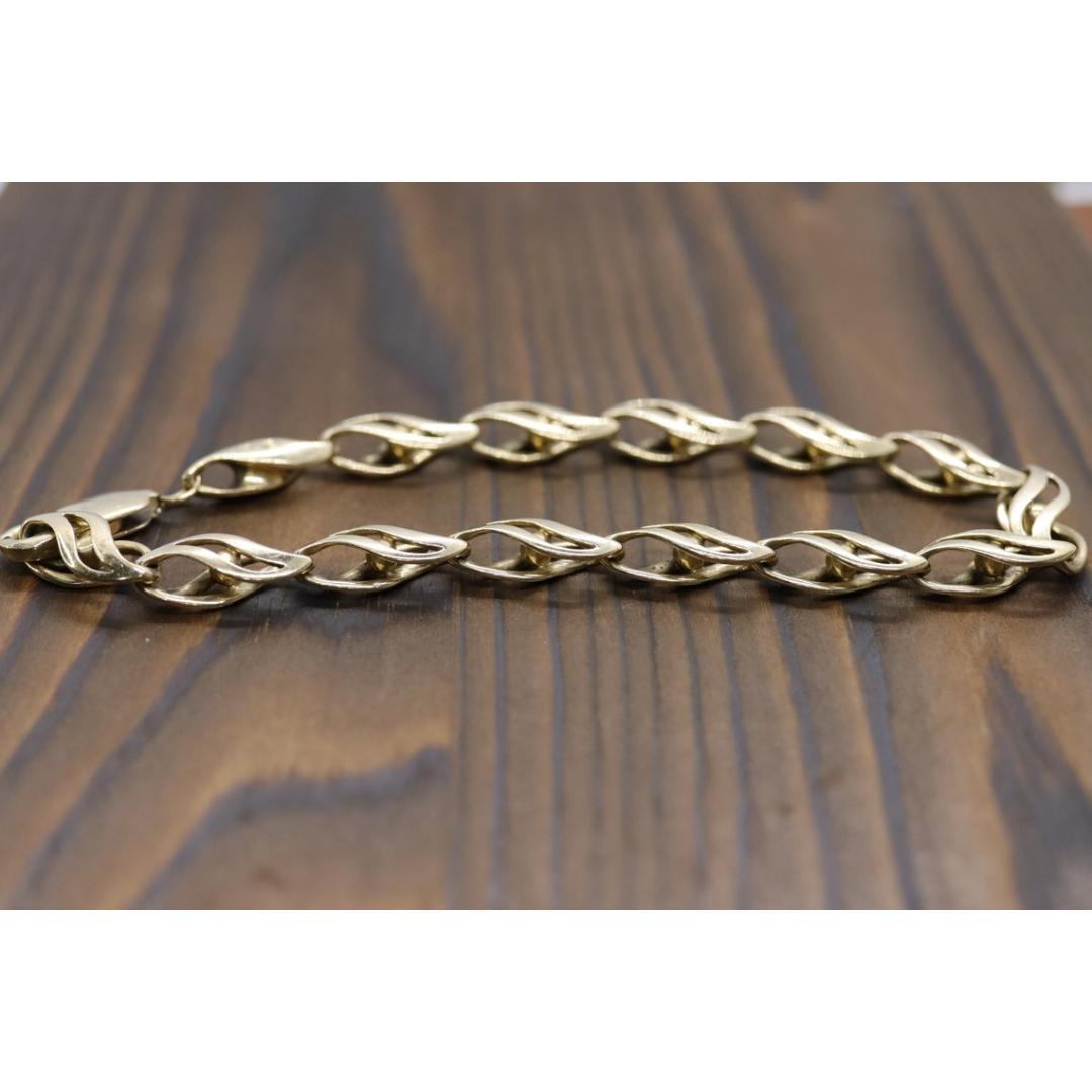 14k Heavy Specialty Link Bracelet. 14k Yellow Gold Bracelet. 16g with 8in length For Sale 3