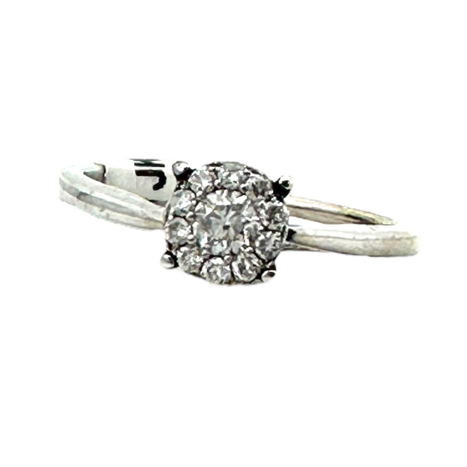 Bague solitaire en or blanc 14 carats avec diamants invisibles de 0,57 carat en vente 3