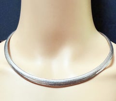 Collar Omega Graduado de Oro Blanco Milor Italiano de 14k 8,1 gramos