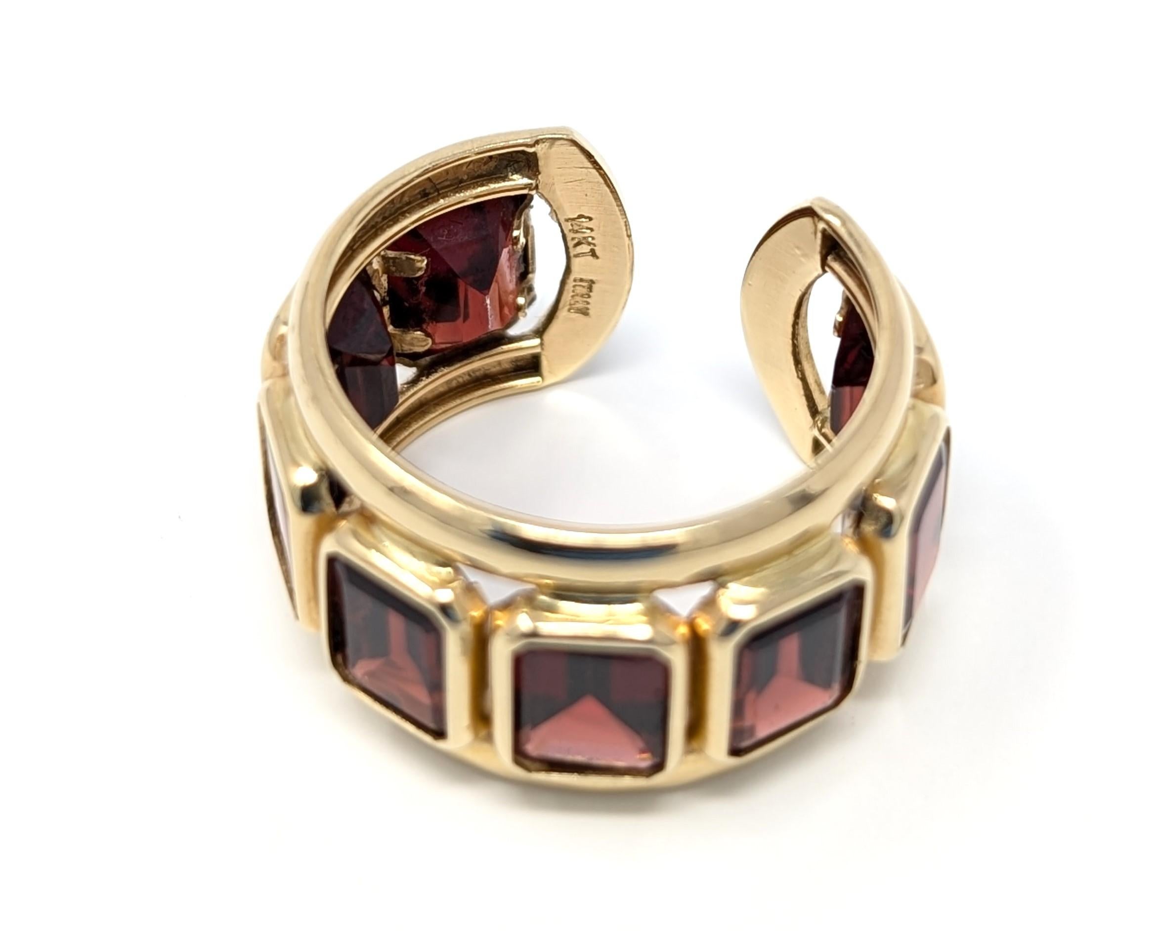 Anello con granato in oro giallo 14k Italy Modernist Band Cuff Style Emerald Cut Taglia 8 in vendita 2
