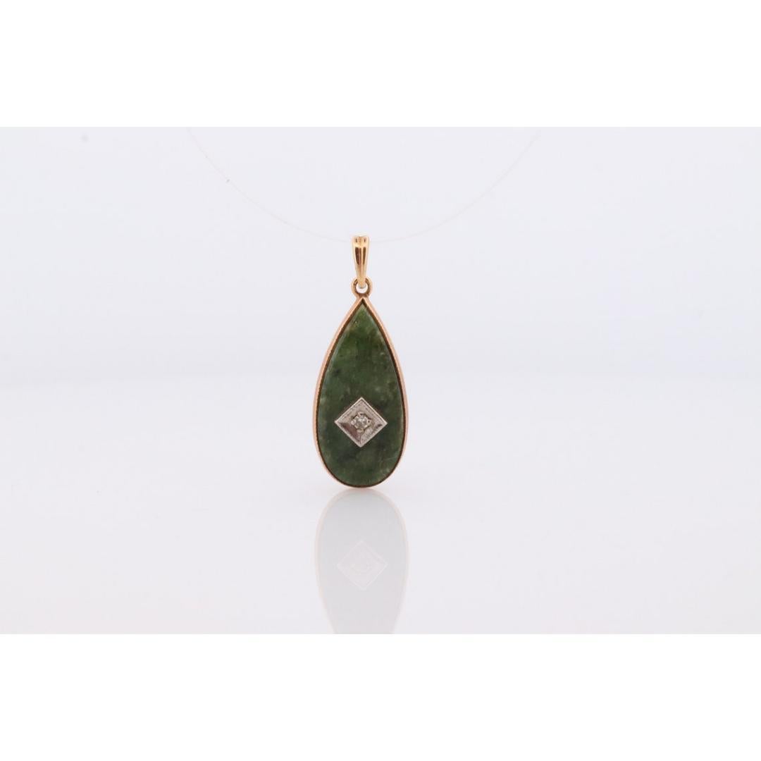 Ciondolo di giada e diamanti 14k. Budlong, Docherty & Armstrong BDA Art Deco Tear In condizioni buone in vendita a Port Charlotte, FL