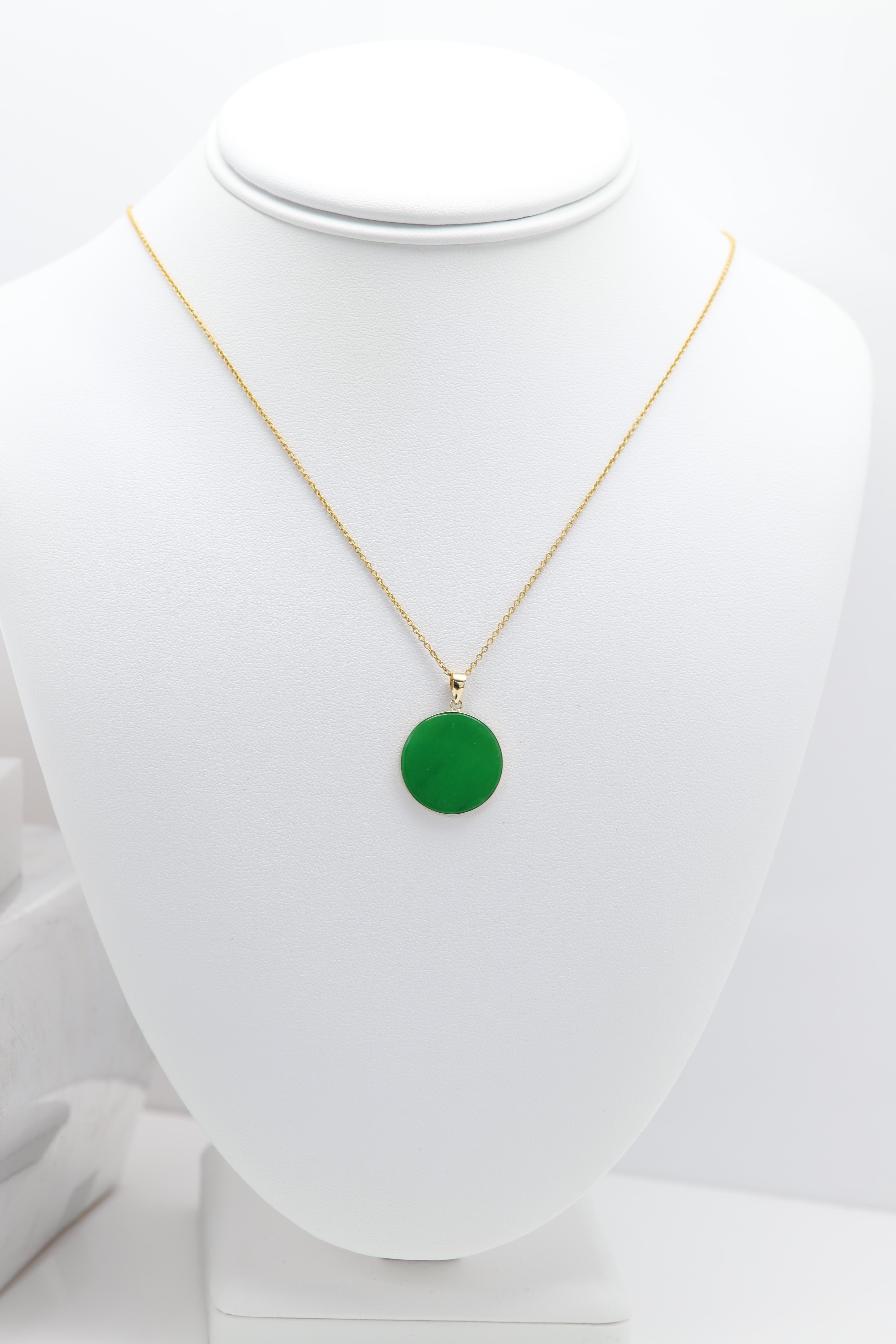 14k Jade Disc Pendant Yellow Gold Jade Pendant Jade Necklace For Sale 2