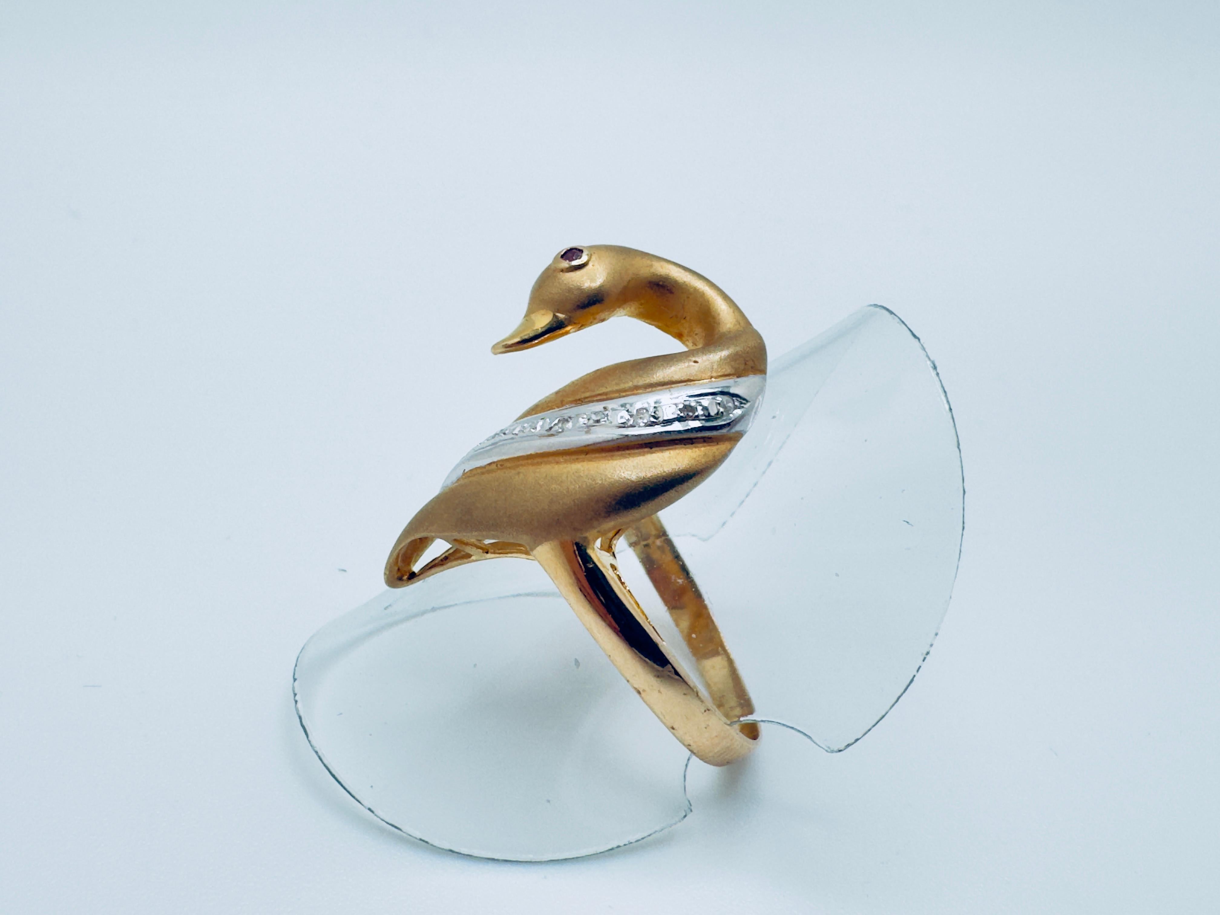 Round Cut 14k Ladies Diamond Swan Ring For Sale
