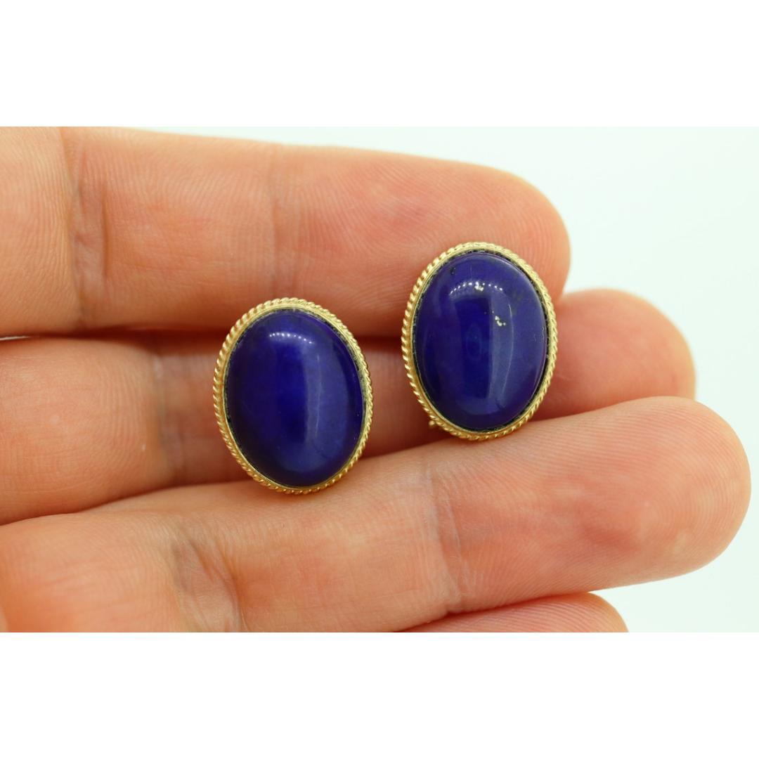 Vintage from the 1990s
Materials: Gold

Location: Earlobe

About this item

Beautiful and Unique Earrings. Coiled Cable outline around a Lapis Lazuli oval cabochon.

14k Gold. Yellow Gold

Details:
12mm by 16mm lapis
4.9grams total