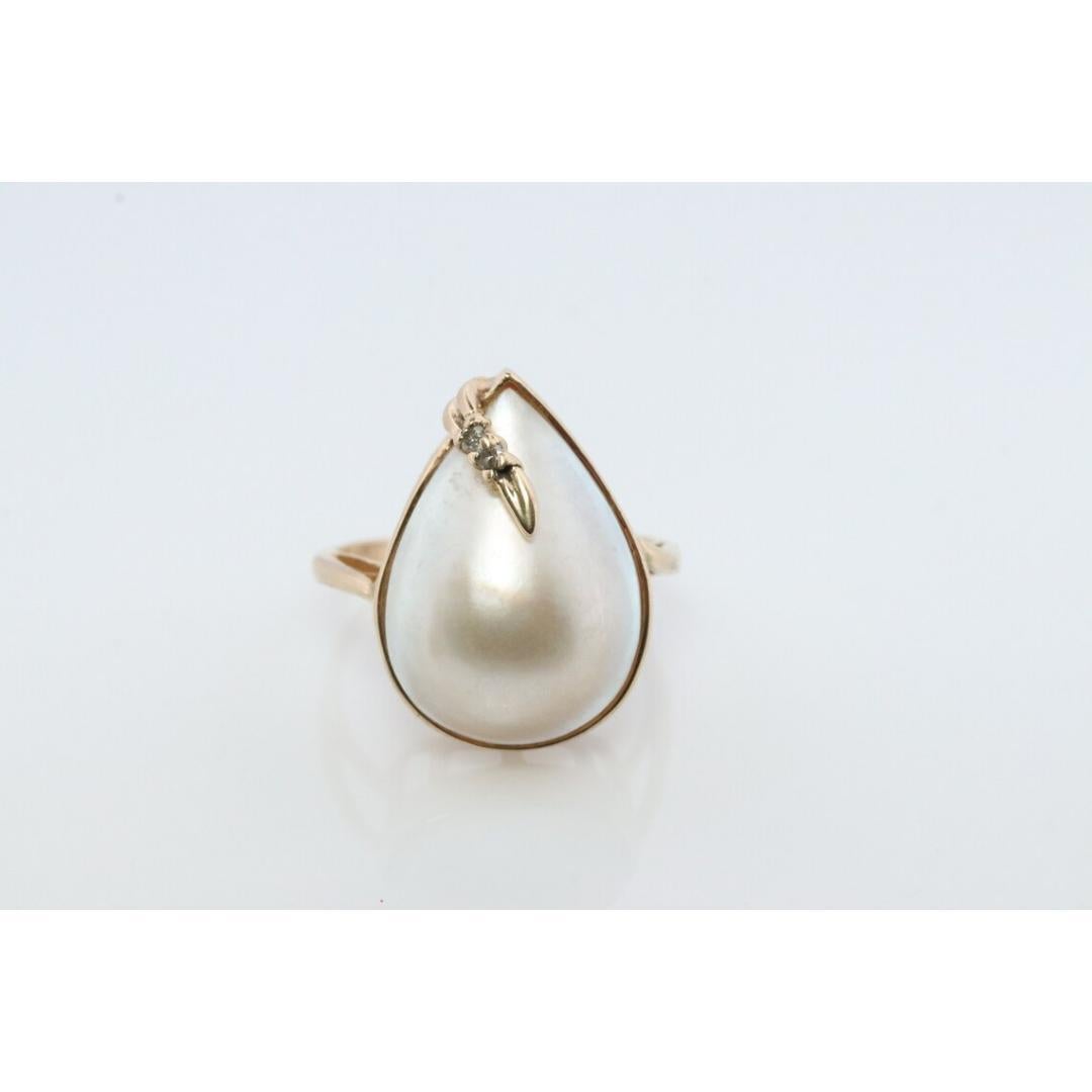 14k Großer Mabe- und Diamantring. Birne Mabe Perle Solitär Ring Diamant Akzente im Angebot 1