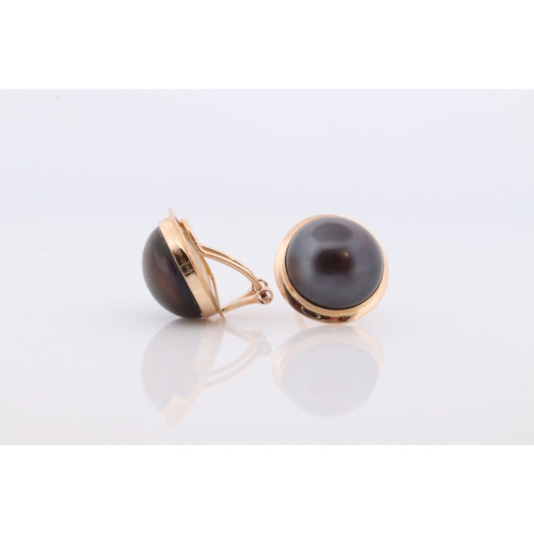 14k Large MABE Pearl Black / Blue Clip On earrings. Non Pierced Omega Back Clips In Good Condition For Sale In Port Charlotte, FL