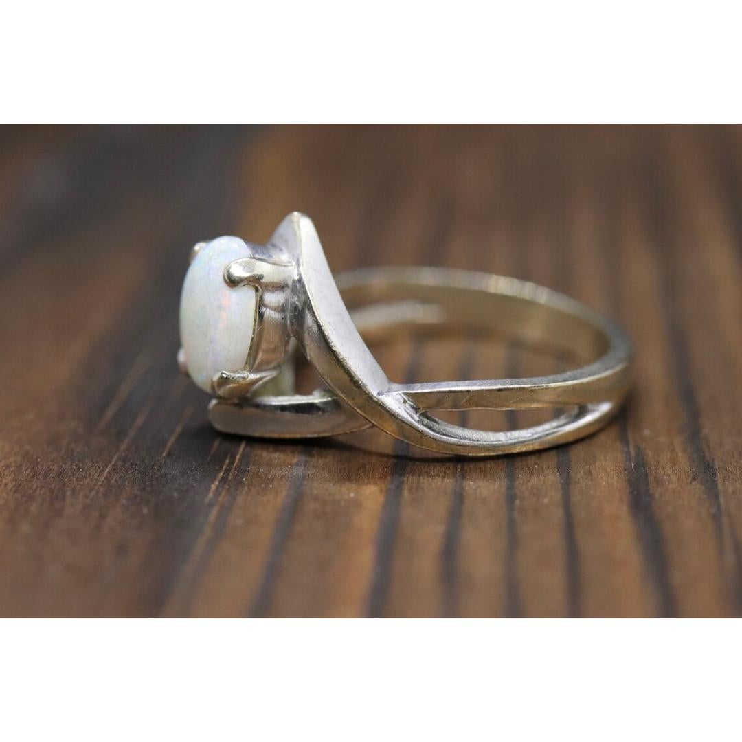 14k Large Opal Solitaire Claw set ring. Opal Bypass solitaire band. In Good Condition For Sale In Port Charlotte, FL