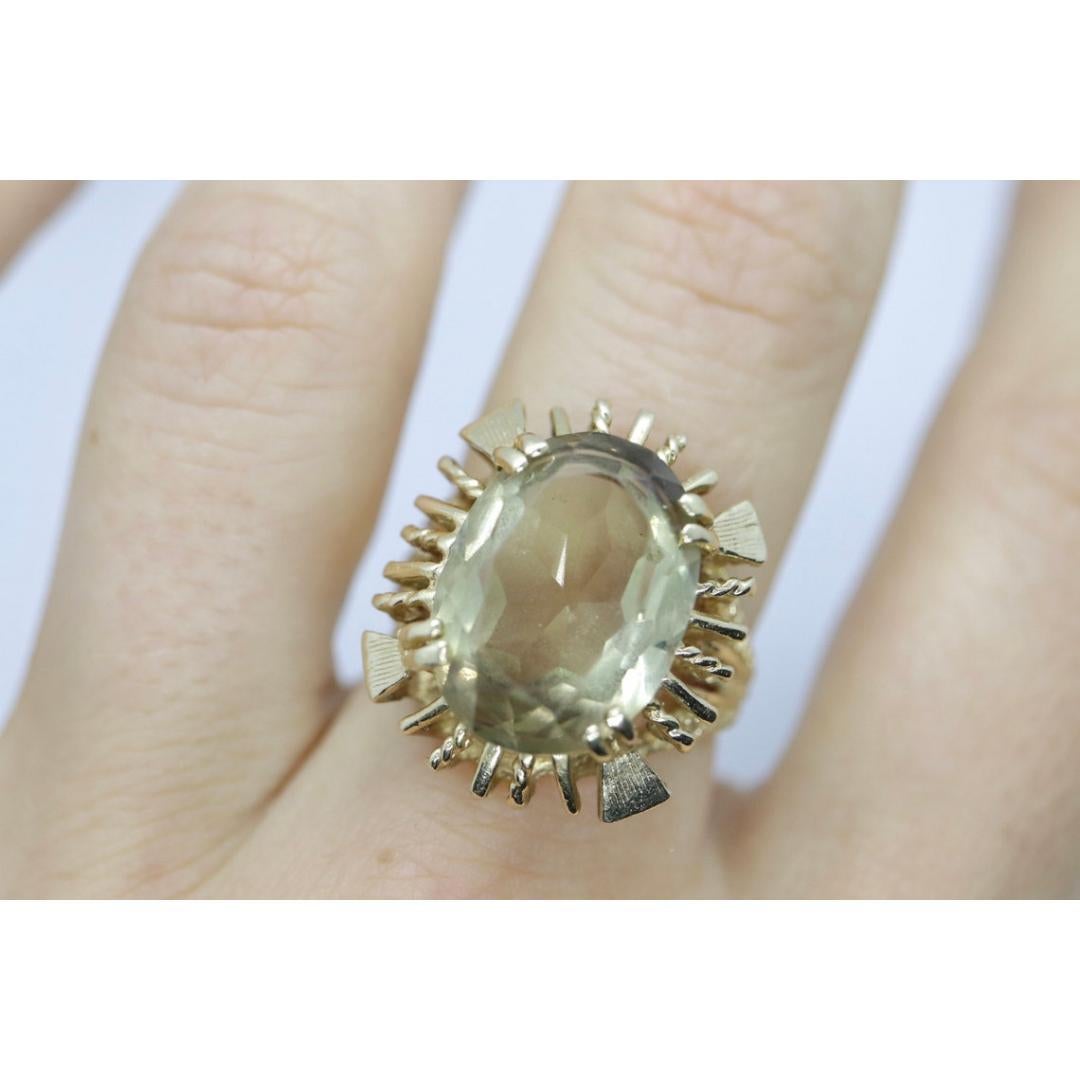 14k Large Oval GREEN Amethyst ring. 14k Large Light Green Amethyst Cocktail In Good Condition For Sale In Port Charlotte, FL