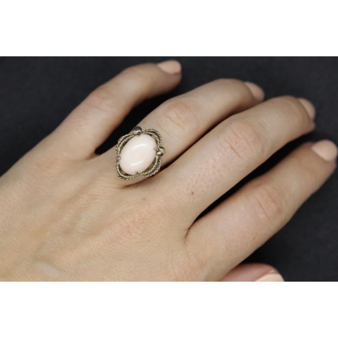 Vintage from the 1970s
Size: 5 US
Materials: Gold
Gemstone: Coral

Band Color: Gold

Amazing Statement ring. 14k yellow gold set with a Pink or Angel Skin CORAL. The Coral is very large. It is overall a stunning piece.

Condition: Shows some signs