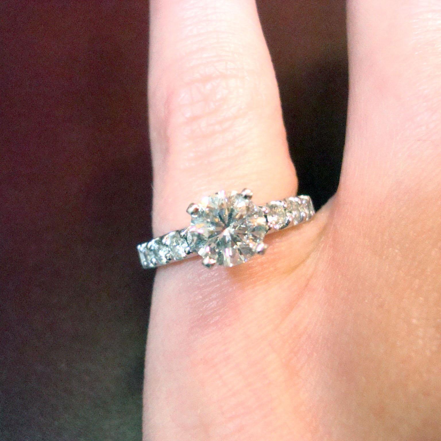 De las mujeres Anillo de Compromiso de Diamante Redondo de 14K Leo 1,14ct 1,64c en venta