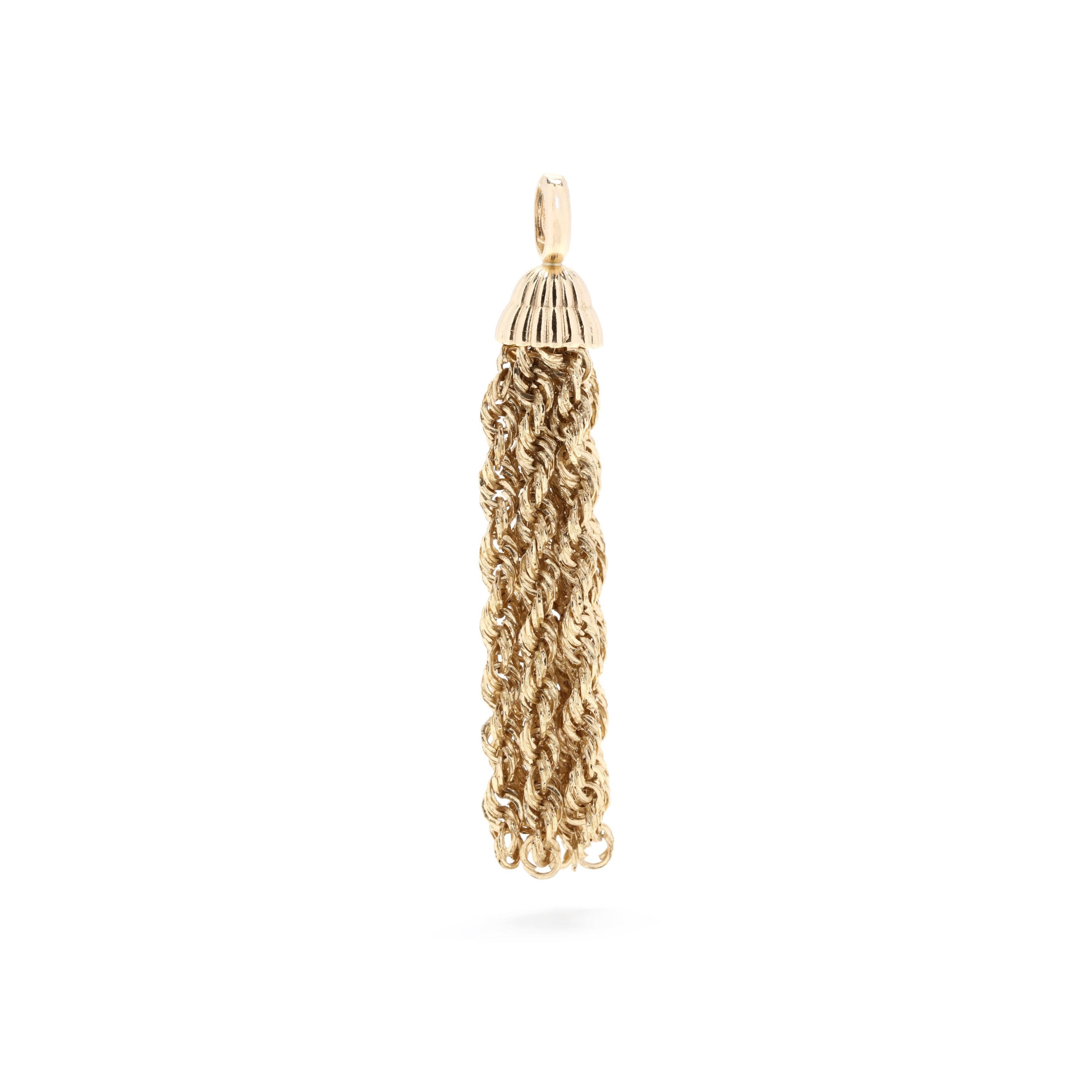 A vintage 14 karat yellow gold tassel charm. This light weight charm features mutliple rope chains in a tassel for suspended from a ridged cap. 



Length: 1 7/8 in.



Width: 3/8 in.



Weight: 1.4 dwts.