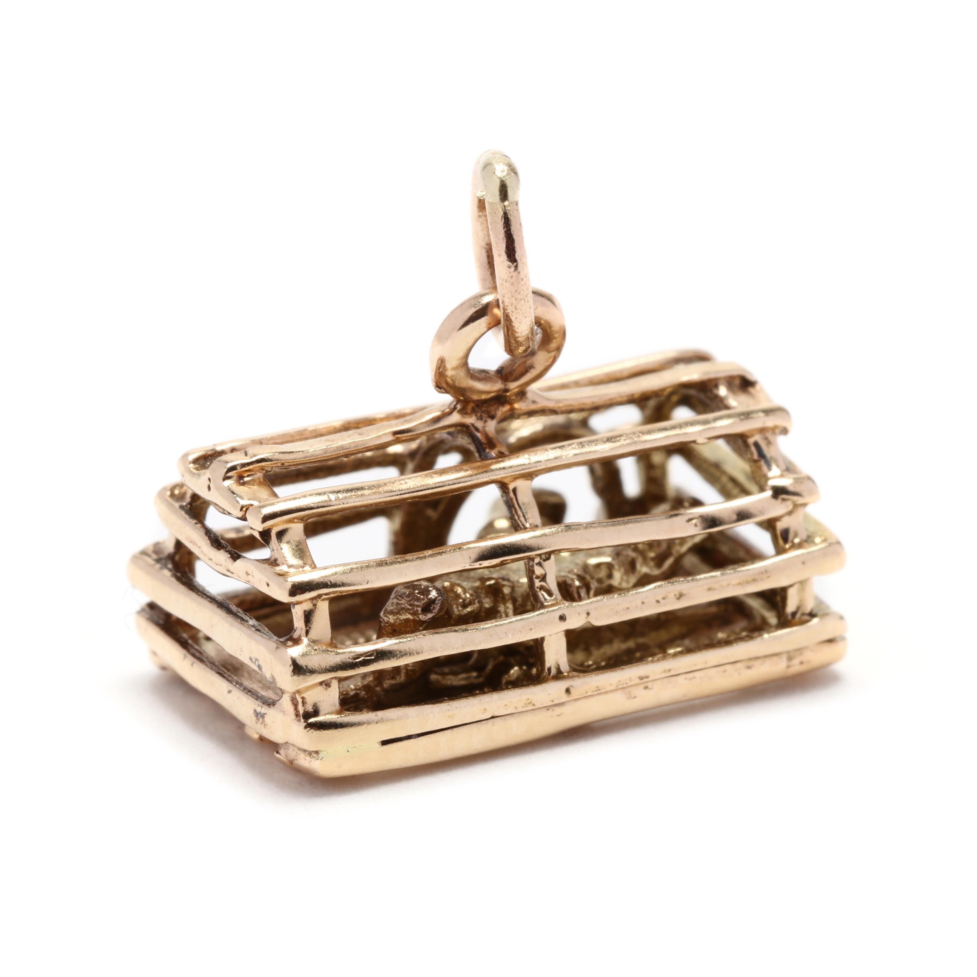 A vintage 14 karat yellow gold lobster in a cage charm. This sea life charm features rectangular cage with a rounded top and a lobster motif inside.



Length: 9/16 in.



Width: 9/16 in.



Weight: 1.6 dwts.