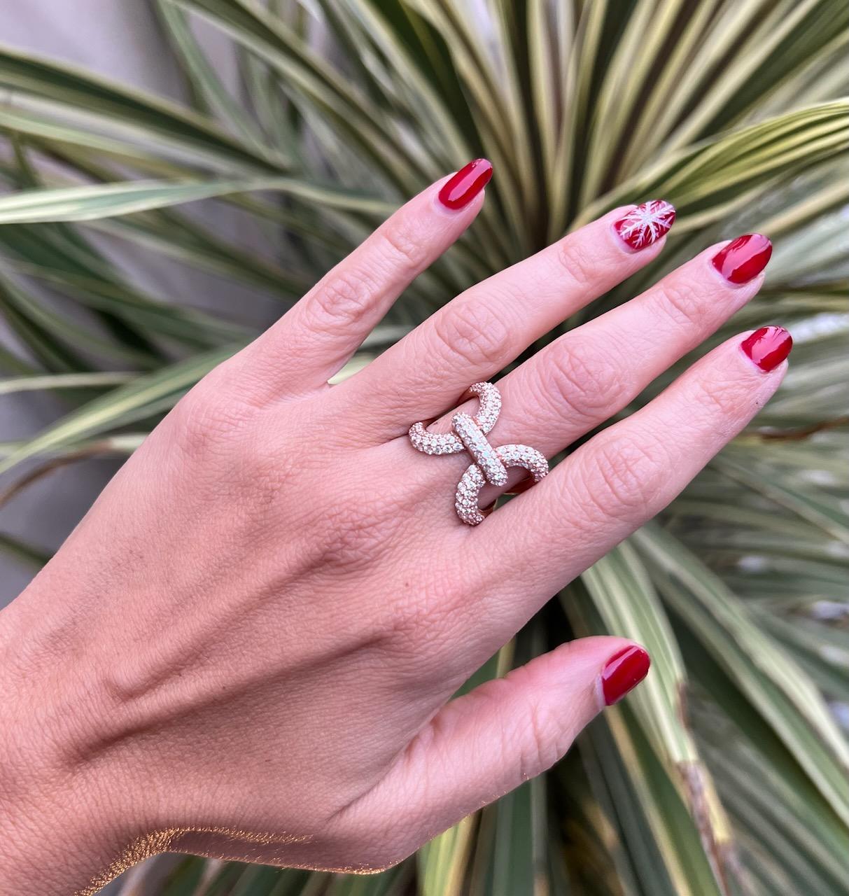 Contemporary 14K Luxe Papillon Diamond Ring For Sale