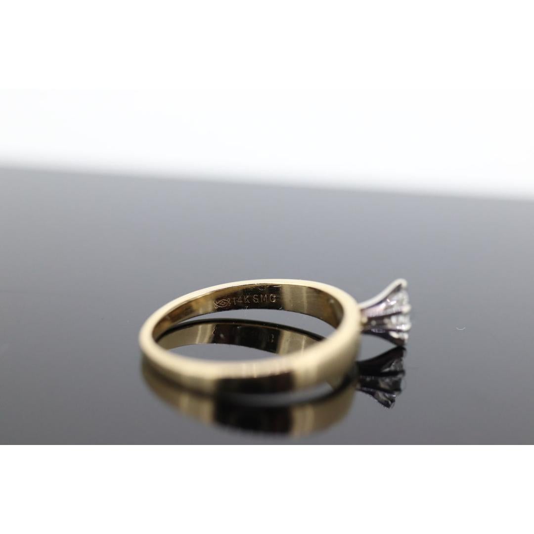 14k Marquise Diamant Solitär Ring . 14k Gelbgold Diamant Kleiner Verlobungsring im Angebot 1