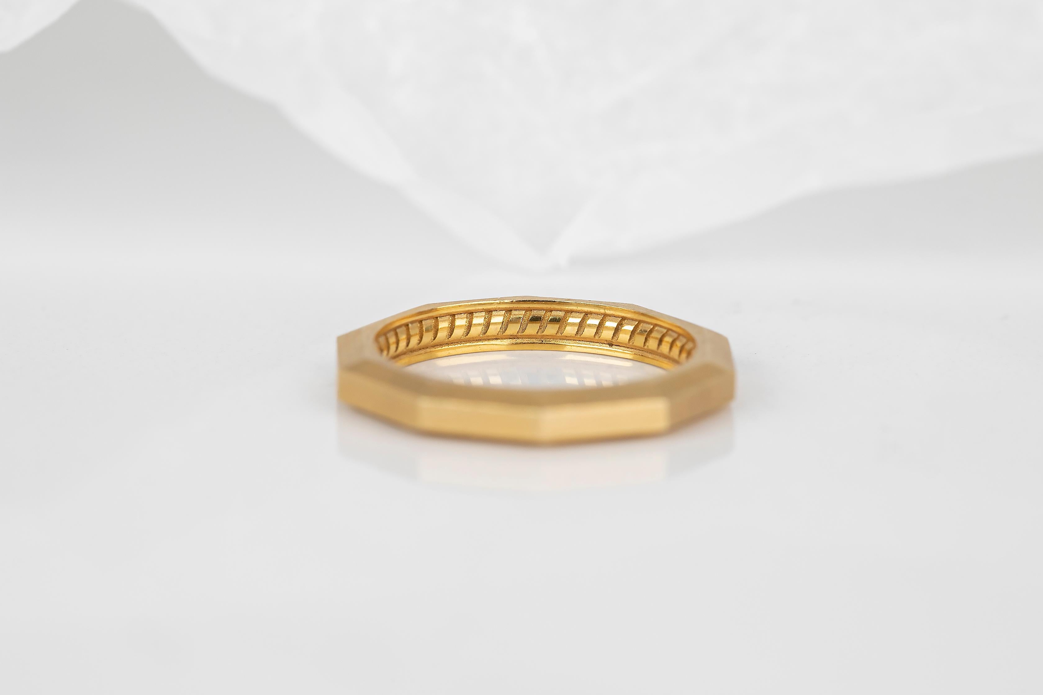 For Sale:  14K Mate Gold Geometrical Wedding Band for Men and Women 10