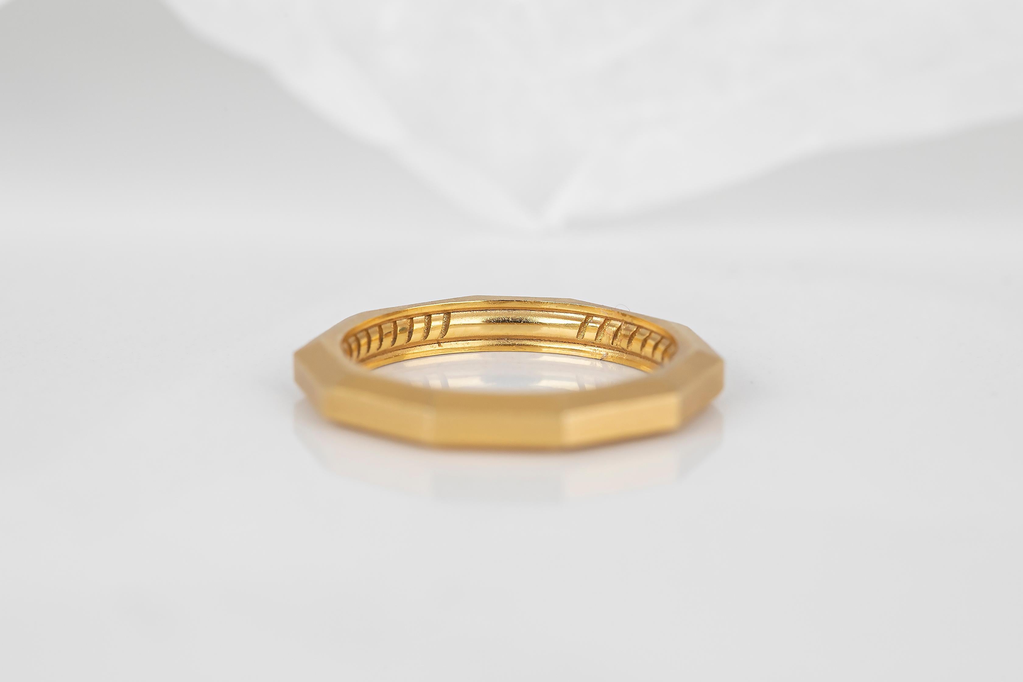 For Sale:  14K Mate Gold Geometrical Wedding Band for Men and Women 11