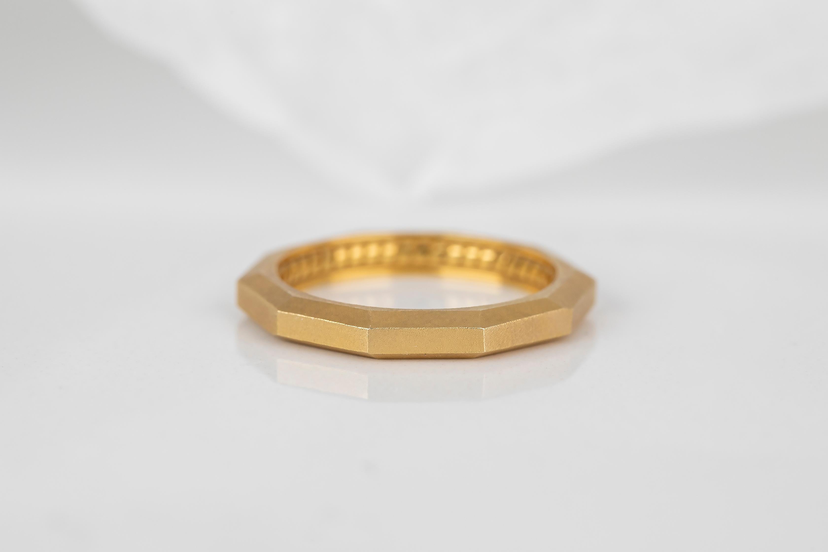 For Sale:  14K Mate Gold Geometrical Wedding Band for Men and Women 9